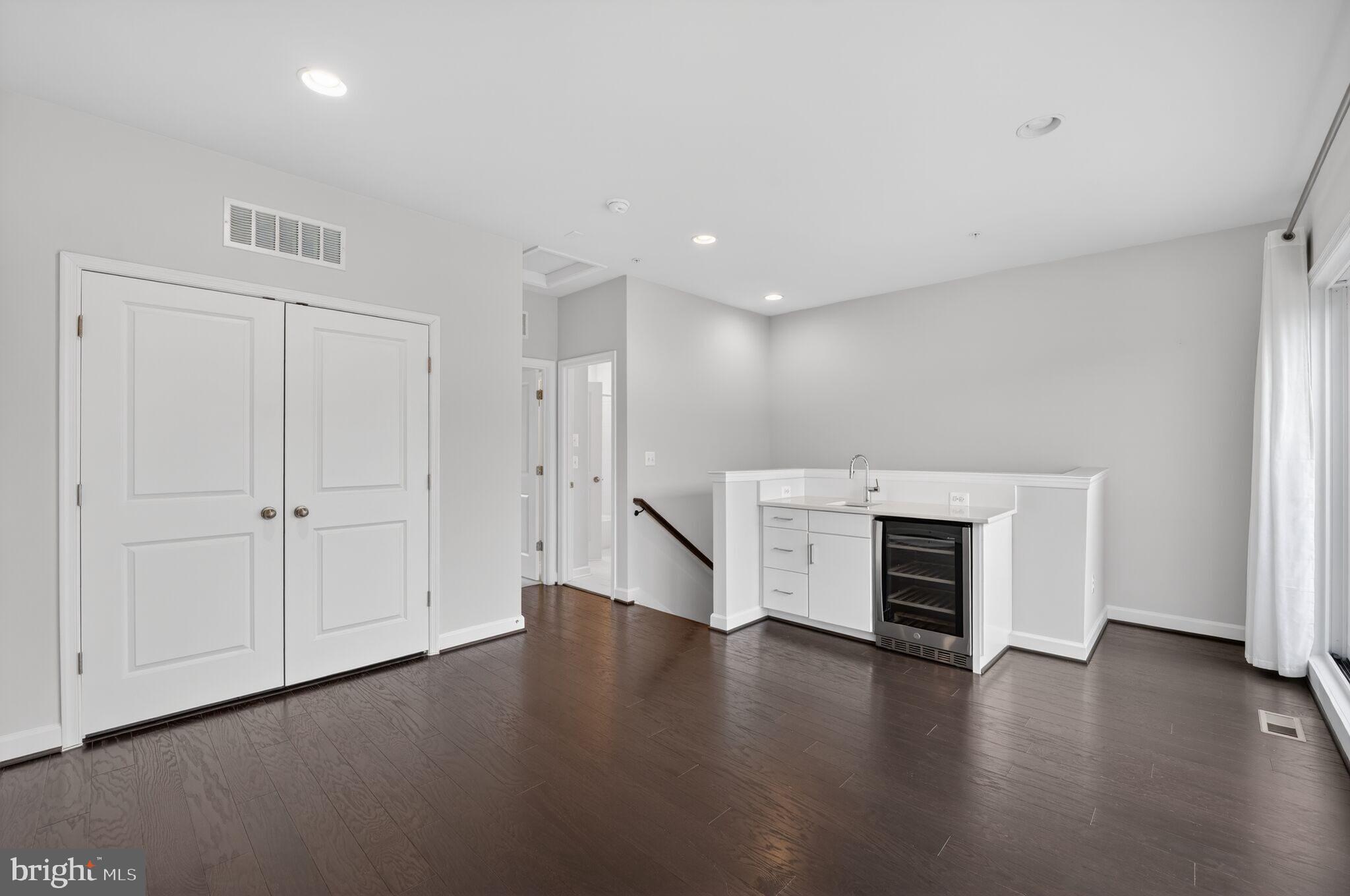 POTOMAC OVERLOOK AT NATIONAL HARBOR - Residential