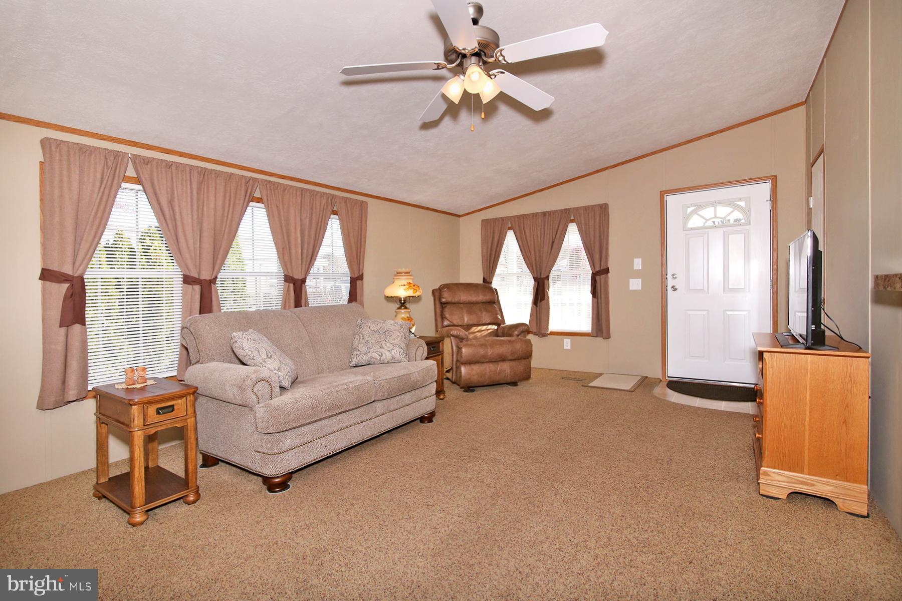 COUNTRY ACRES GOLD - Residential