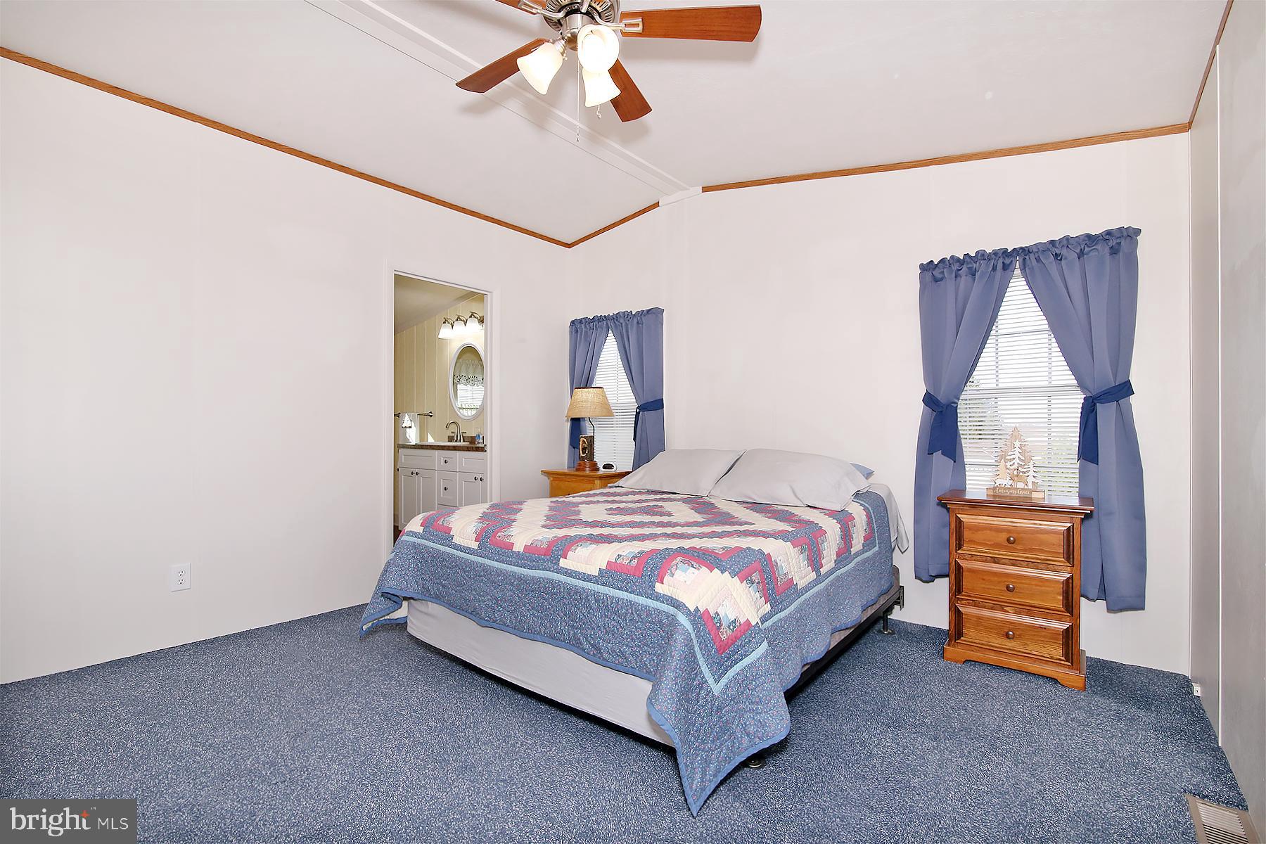 COUNTRY ACRES GOLD - Residential