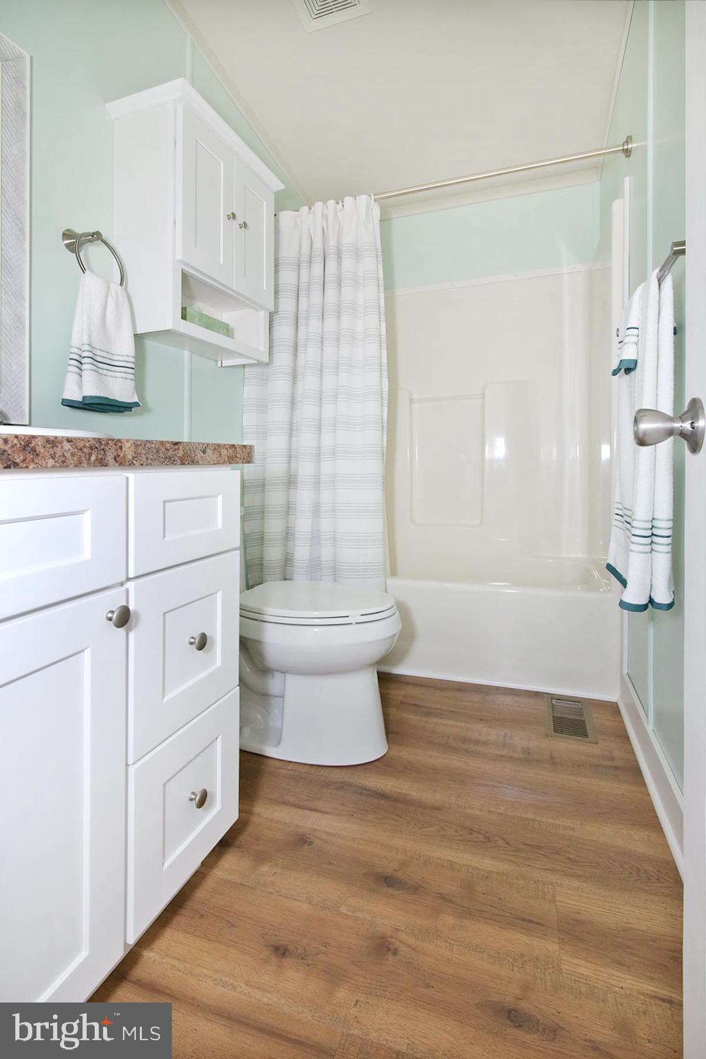 COUNTRY ACRES GOLD - Residential