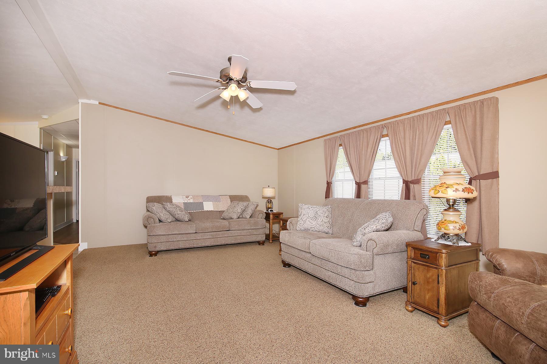 COUNTRY ACRES GOLD - Residential