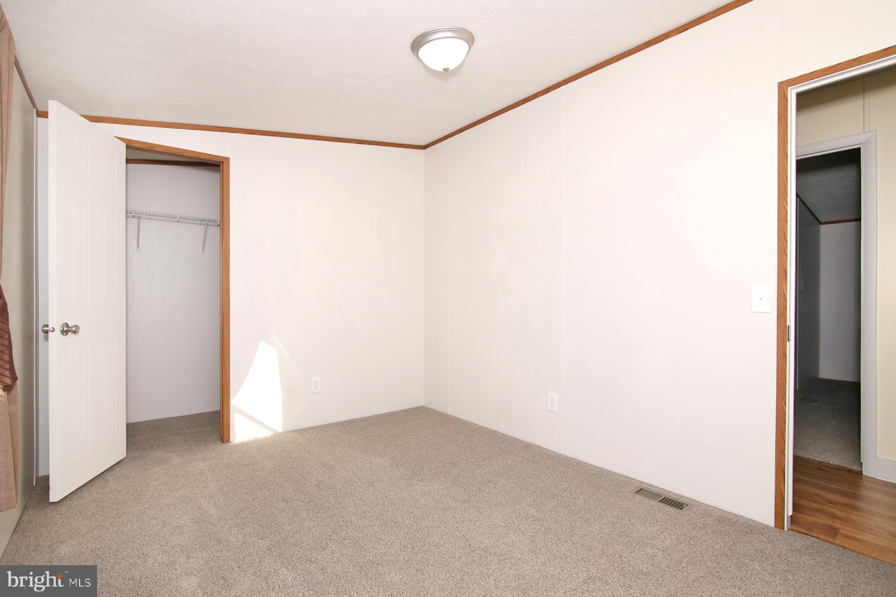 COUNTRY ACRES GOLD - Residential