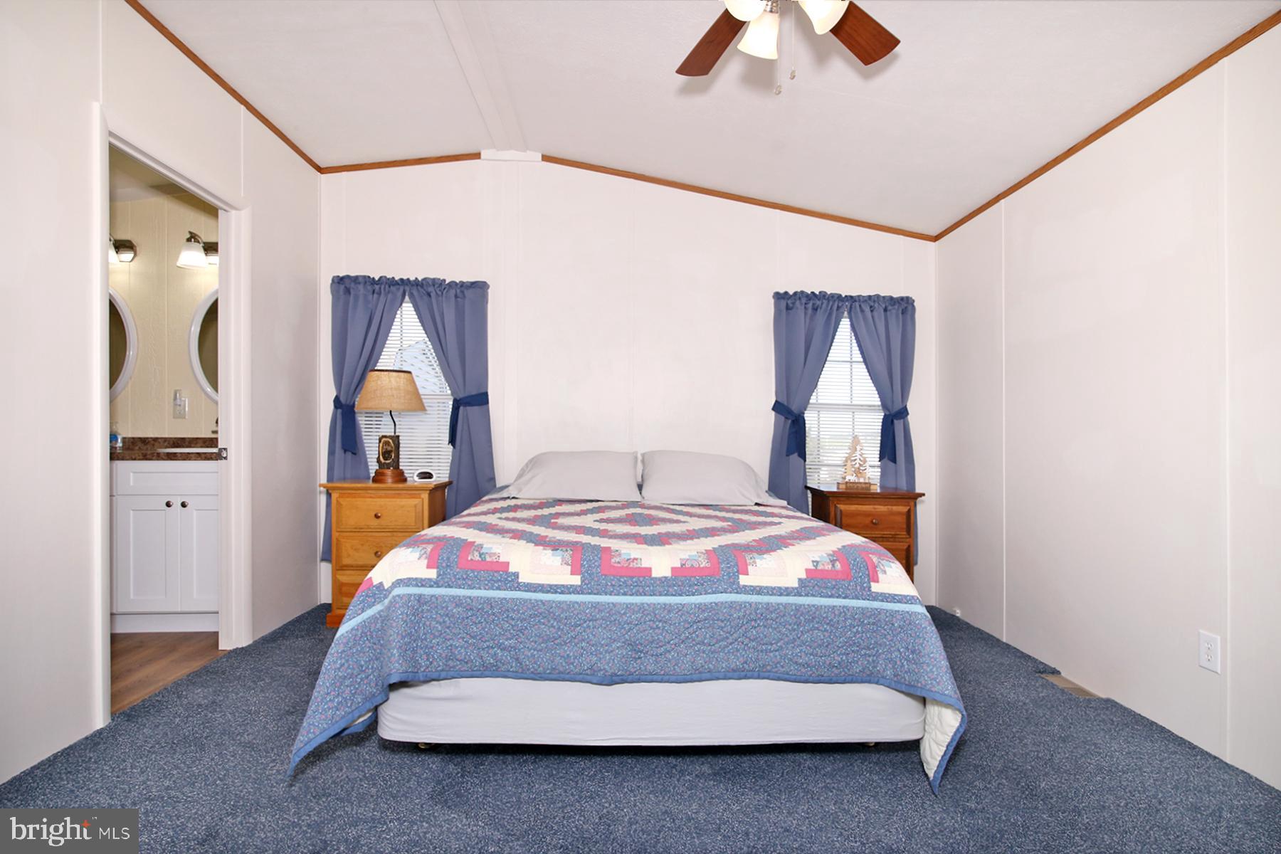 COUNTRY ACRES GOLD - Residential