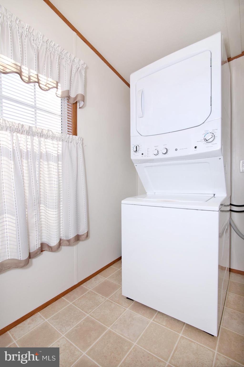 COUNTRY ACRES GOLD - Residential