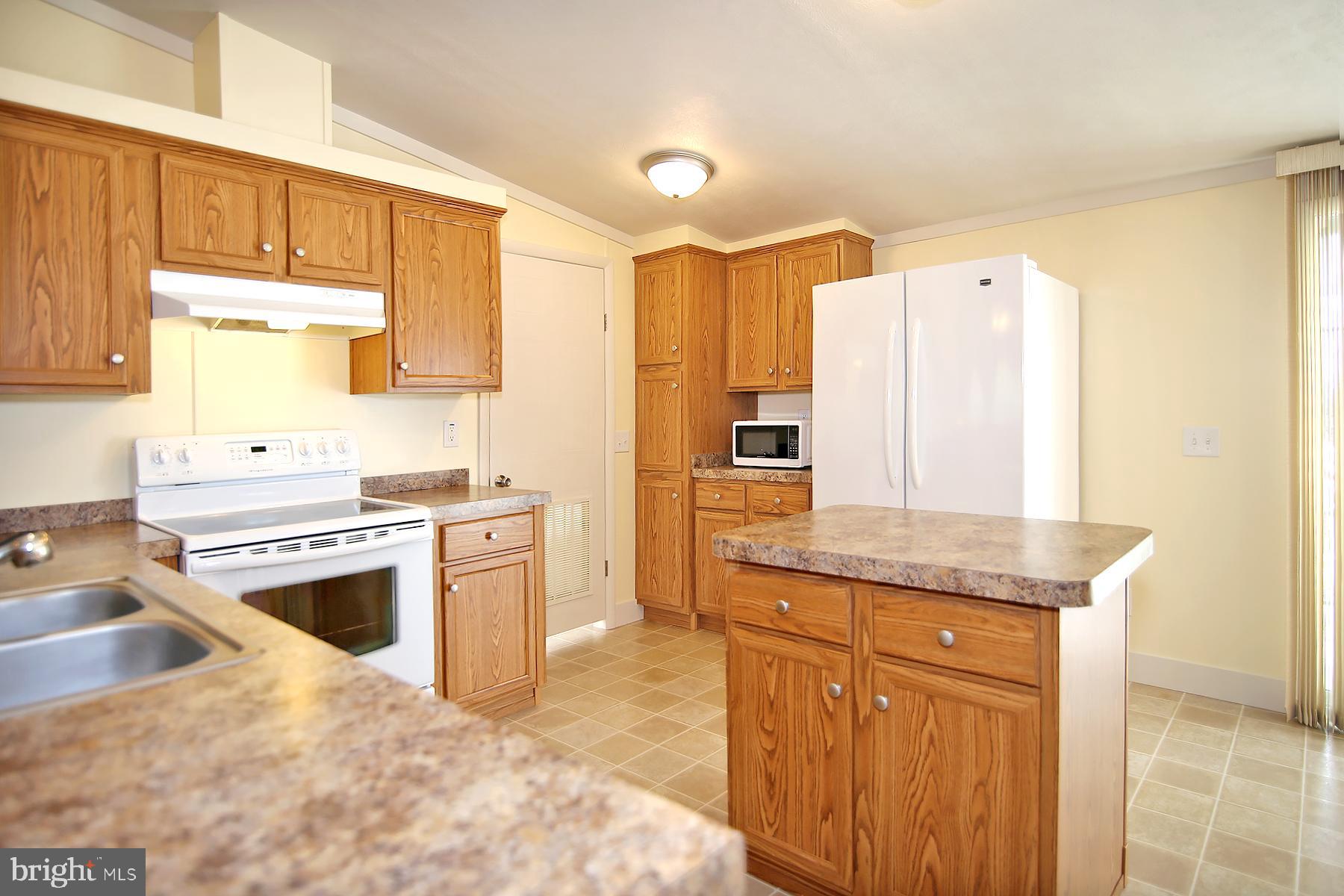 COUNTRY ACRES GOLD - Residential