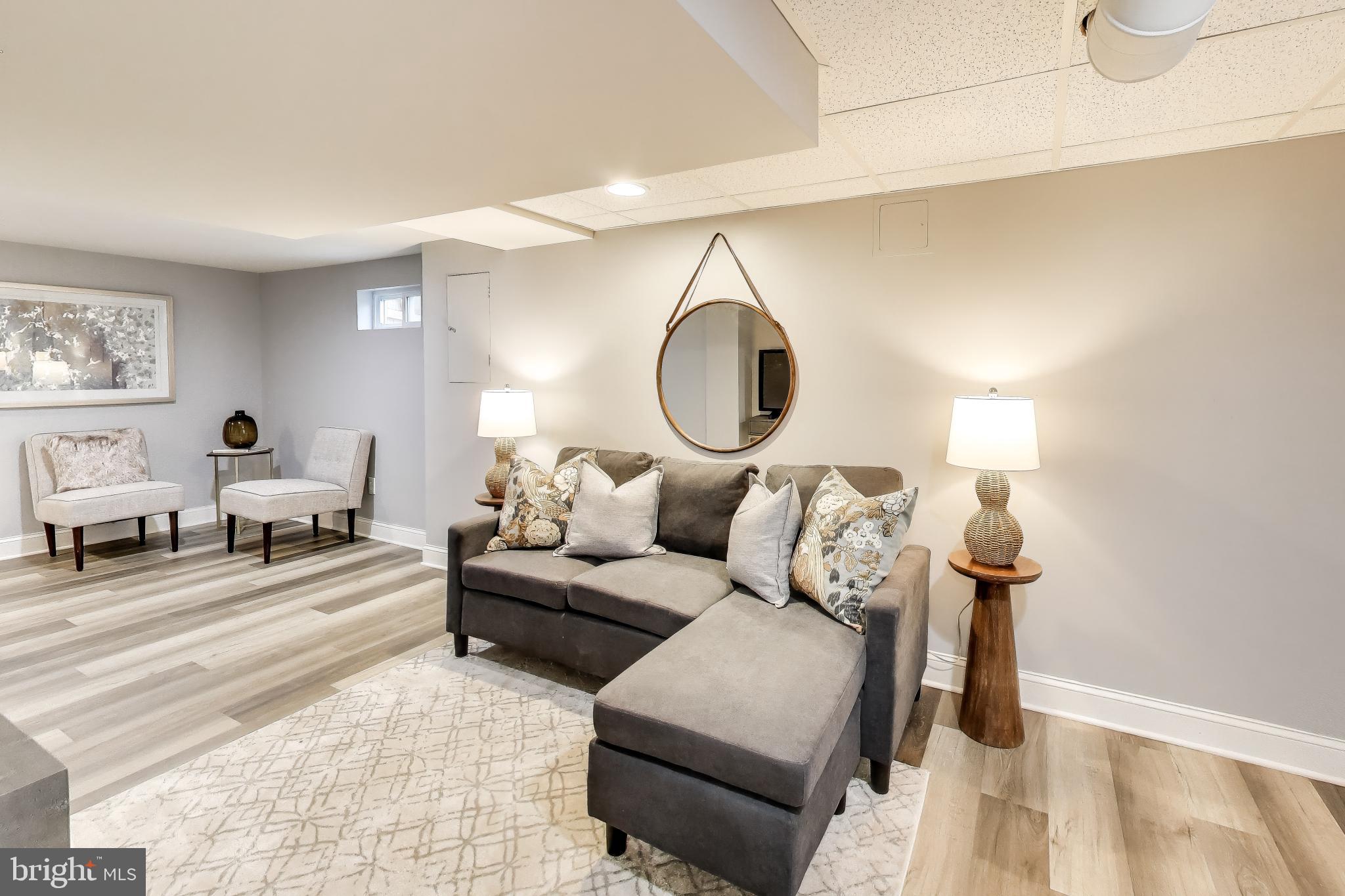 OAKLAND TERRACE - Residential