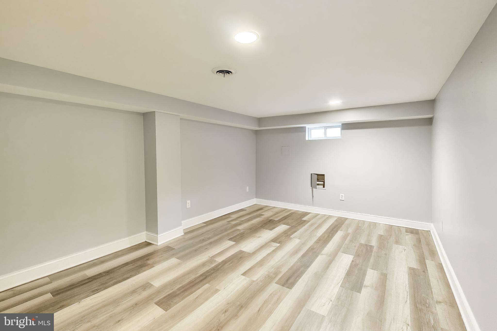 OAKLAND TERRACE - Residential