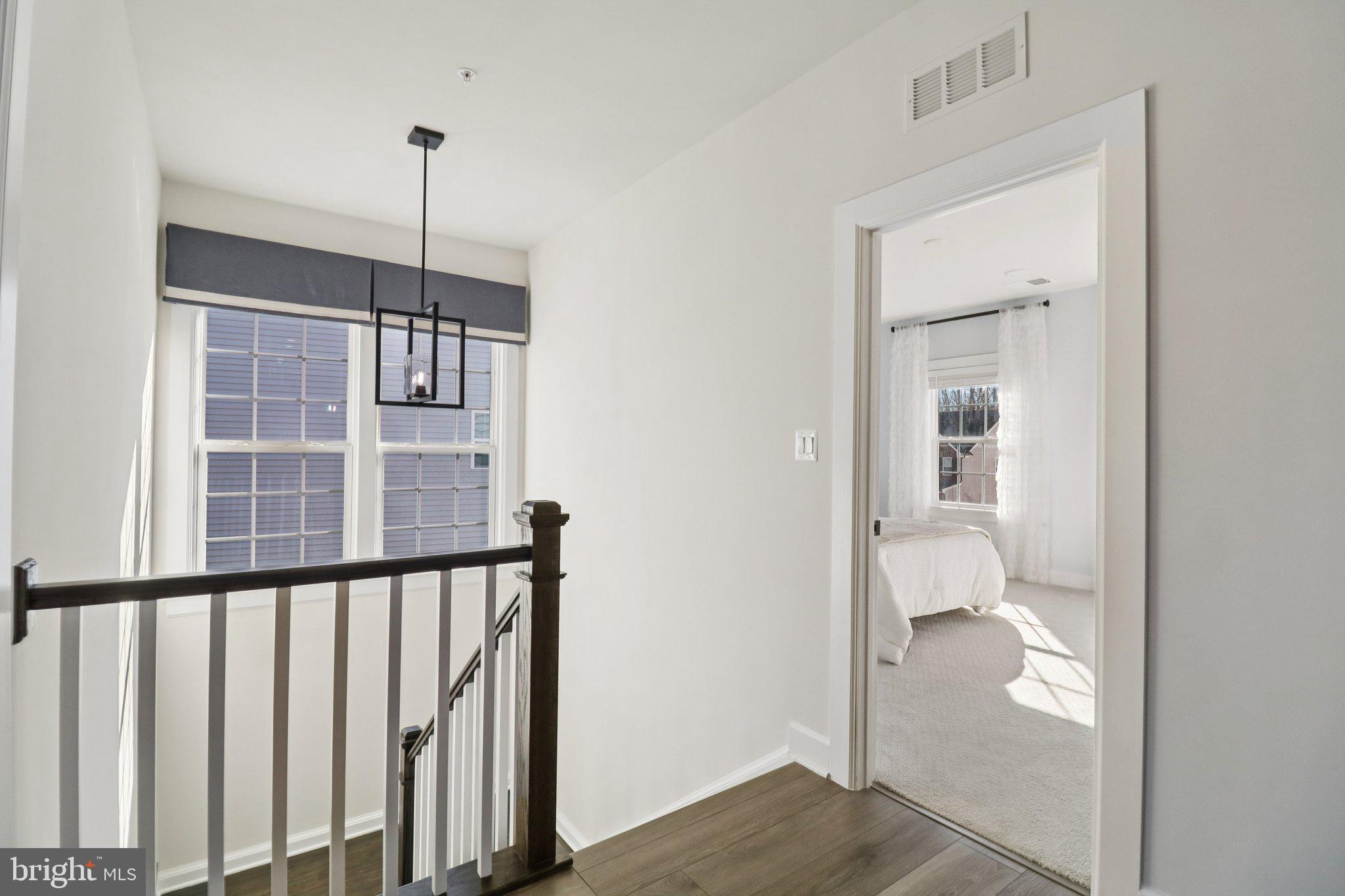 SOUTH LAKE - Residential