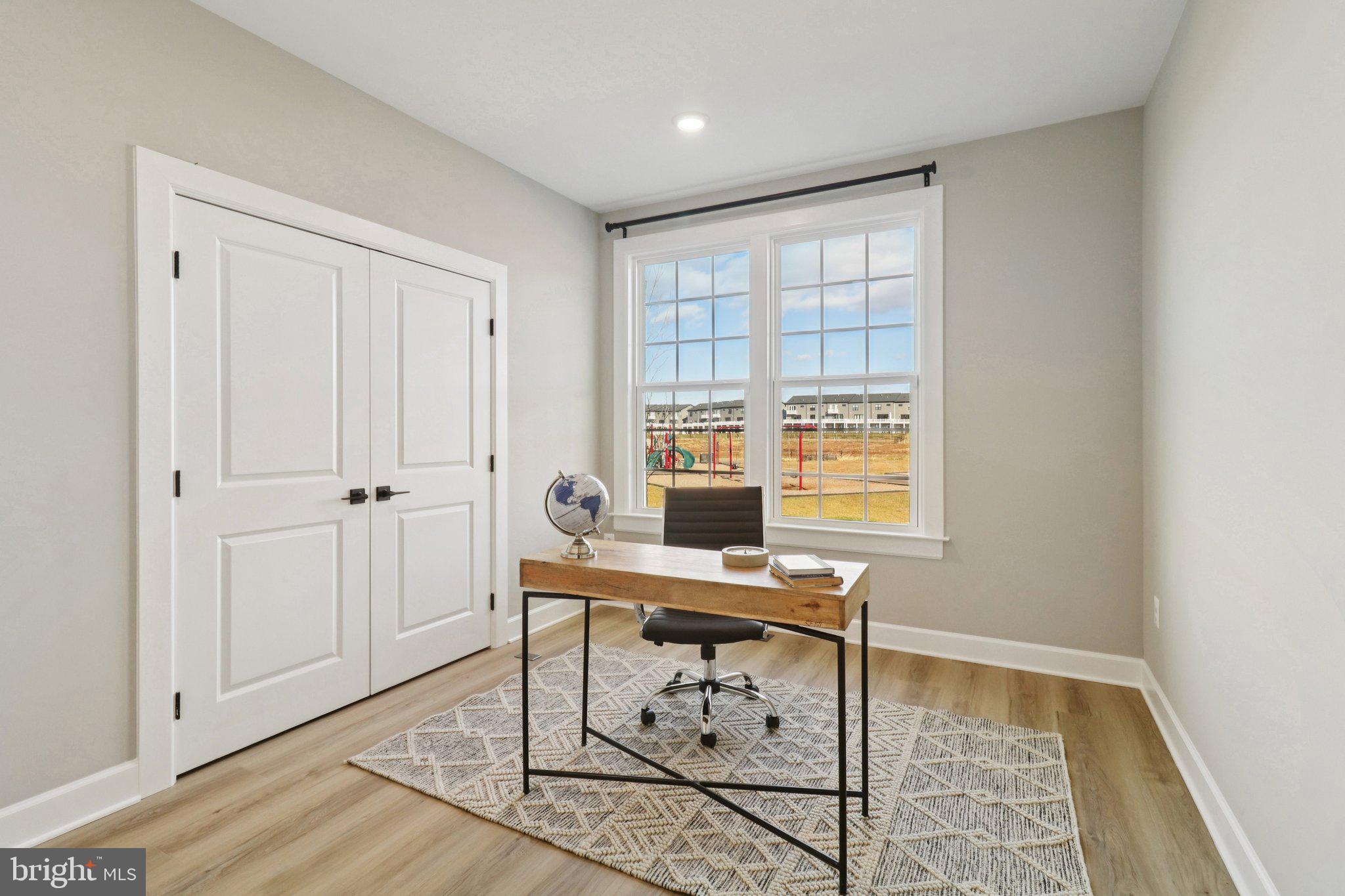 SOUTH LAKE - Residential