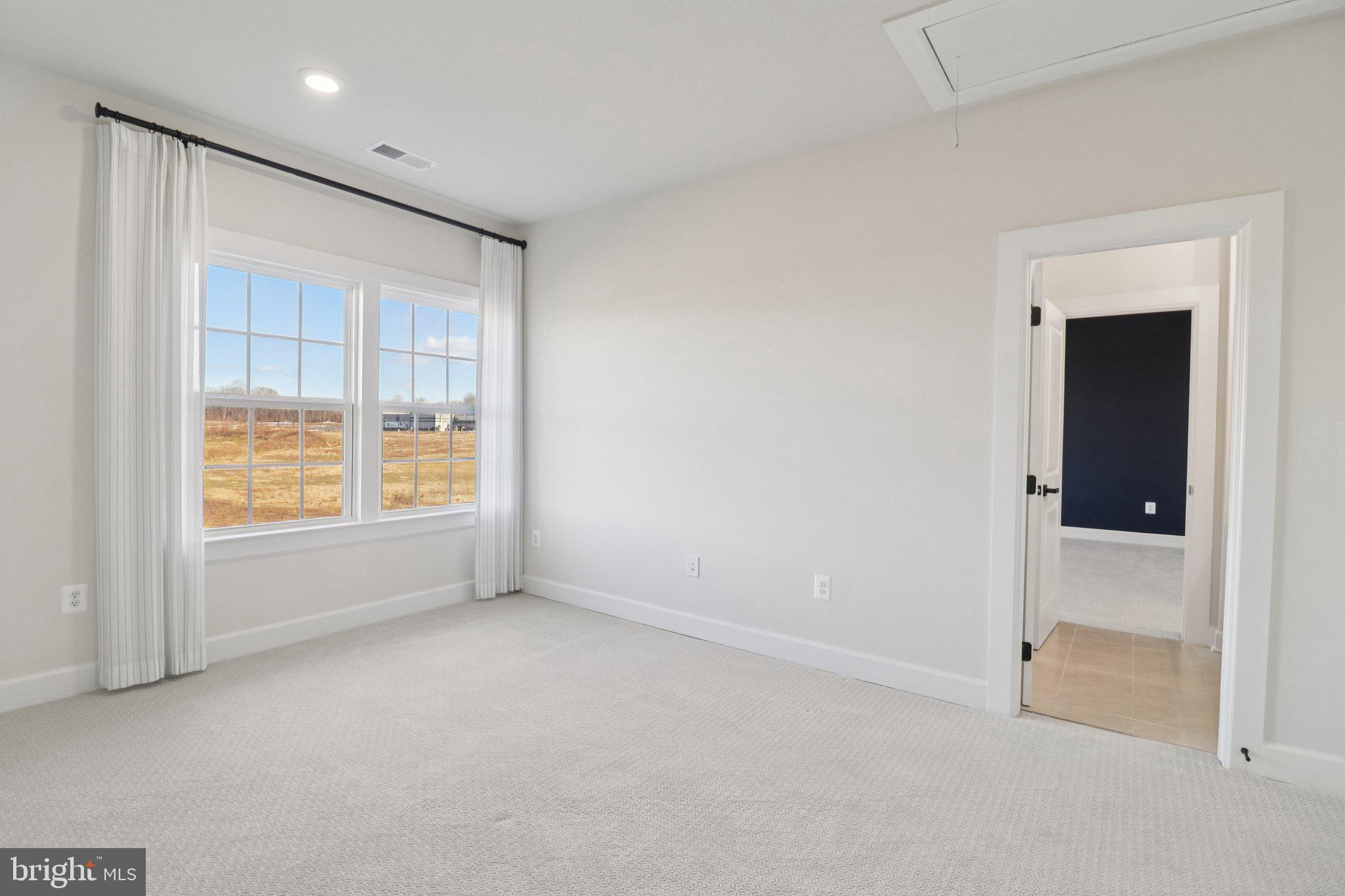 SOUTH LAKE - Residential