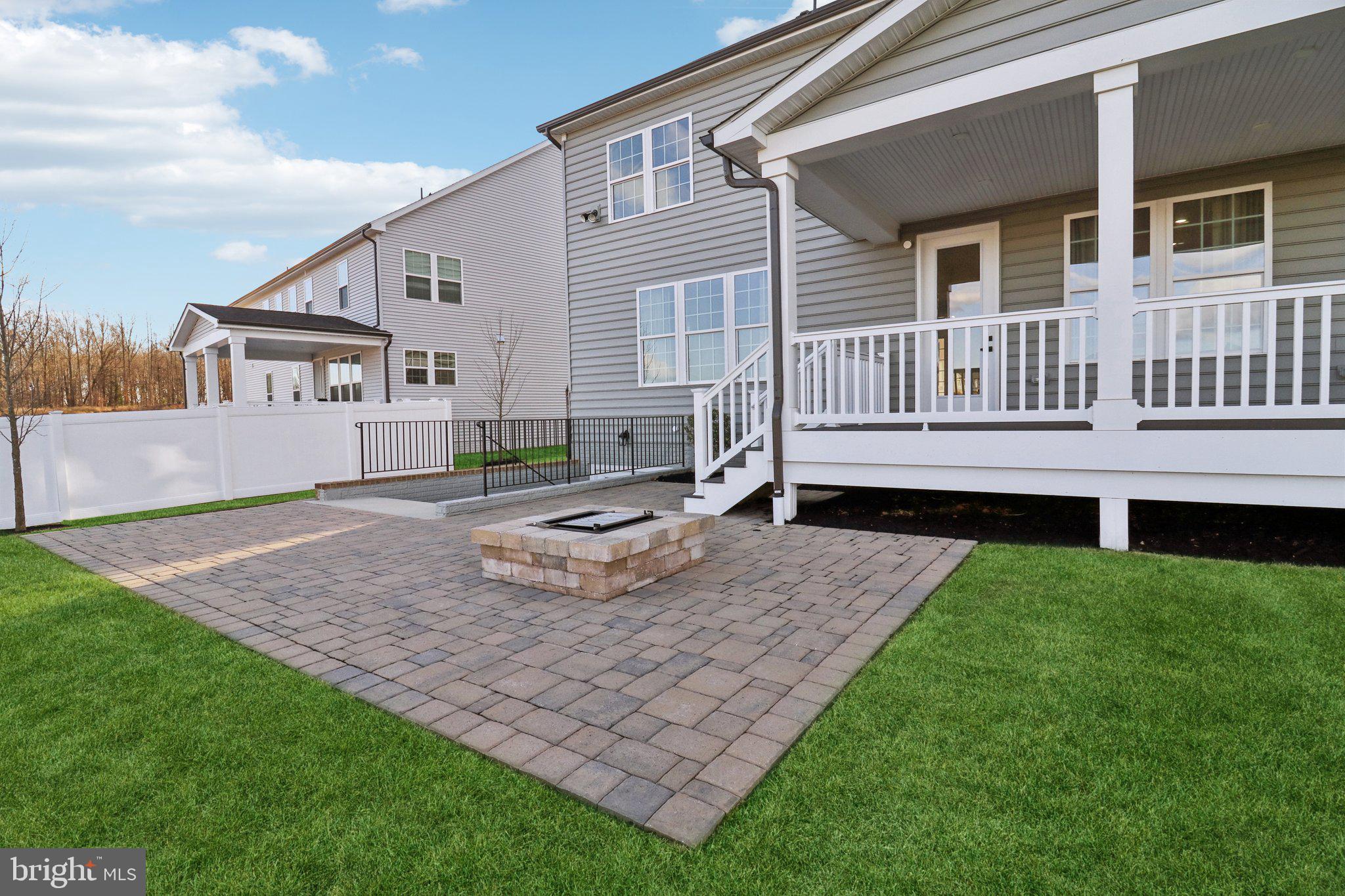 SOUTH LAKE - Residential