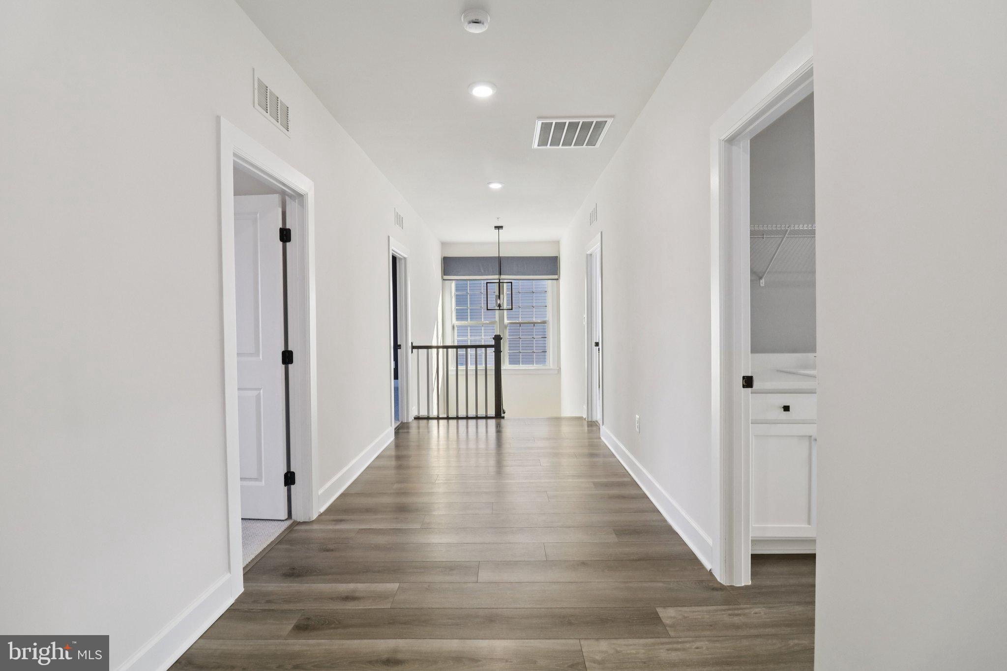 SOUTH LAKE - Residential