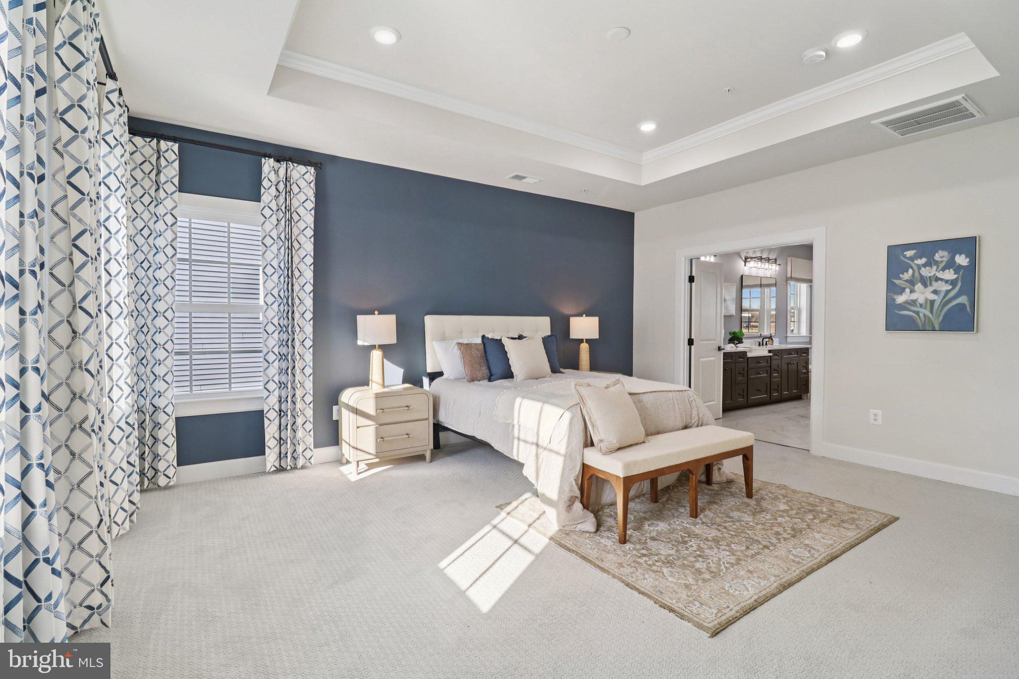 SOUTH LAKE - Residential