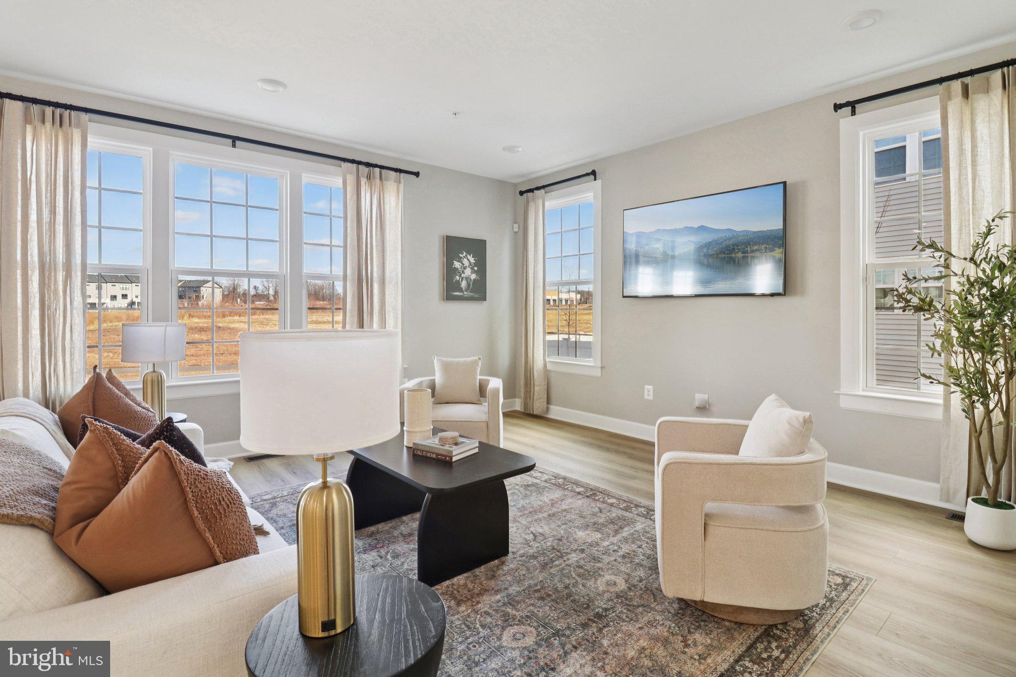 SOUTH LAKE - Residential