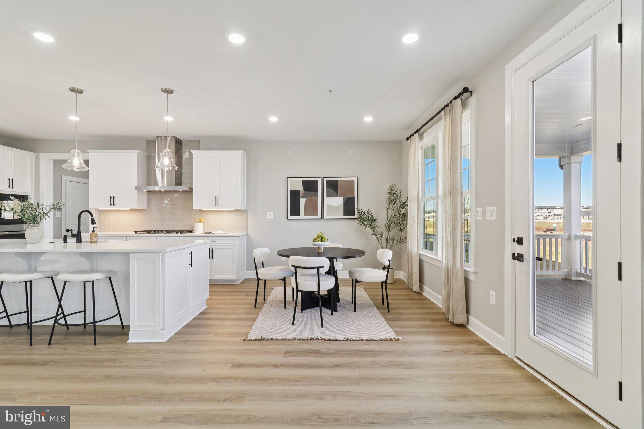 SOUTH LAKE - Residential