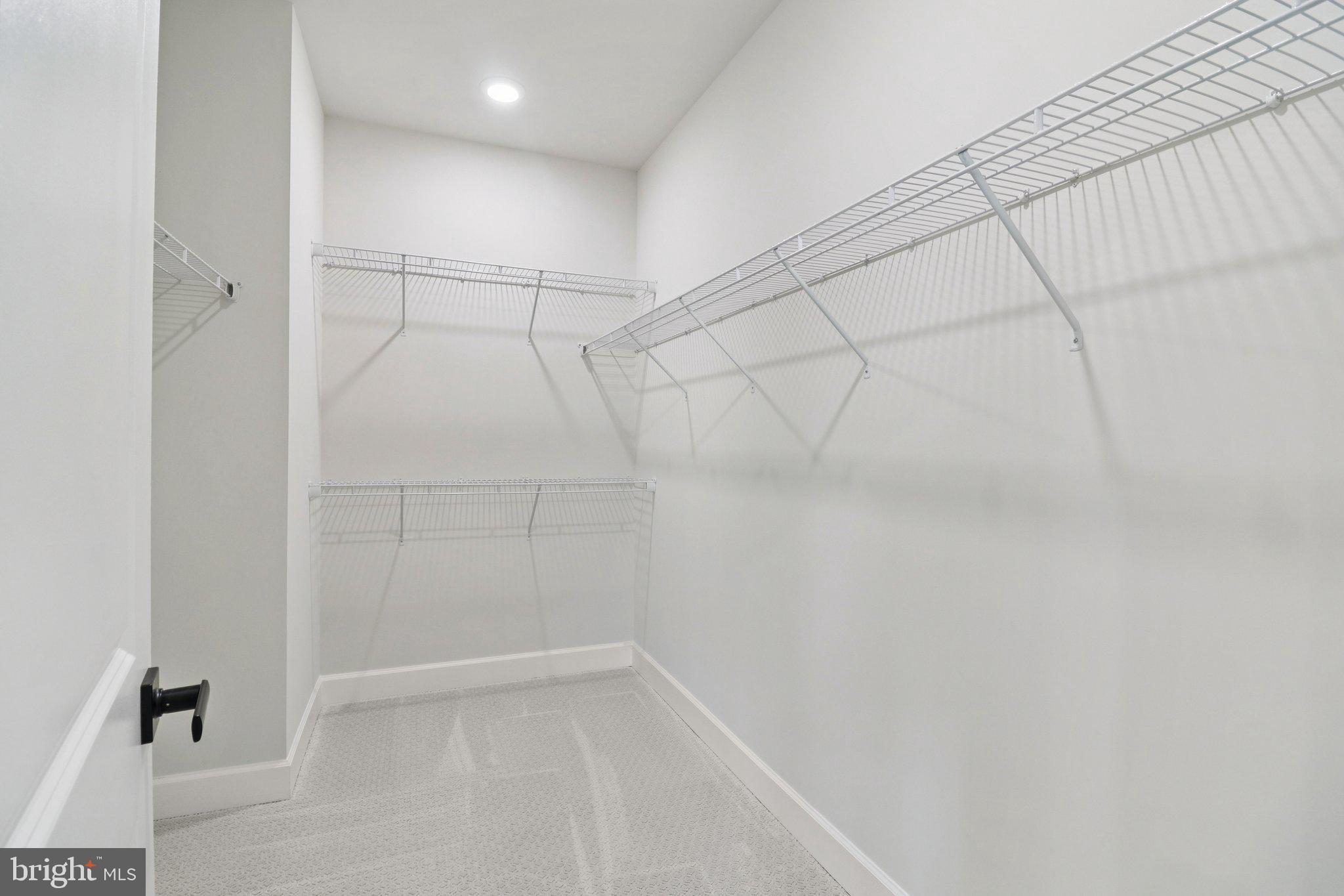 SOUTH LAKE - Residential