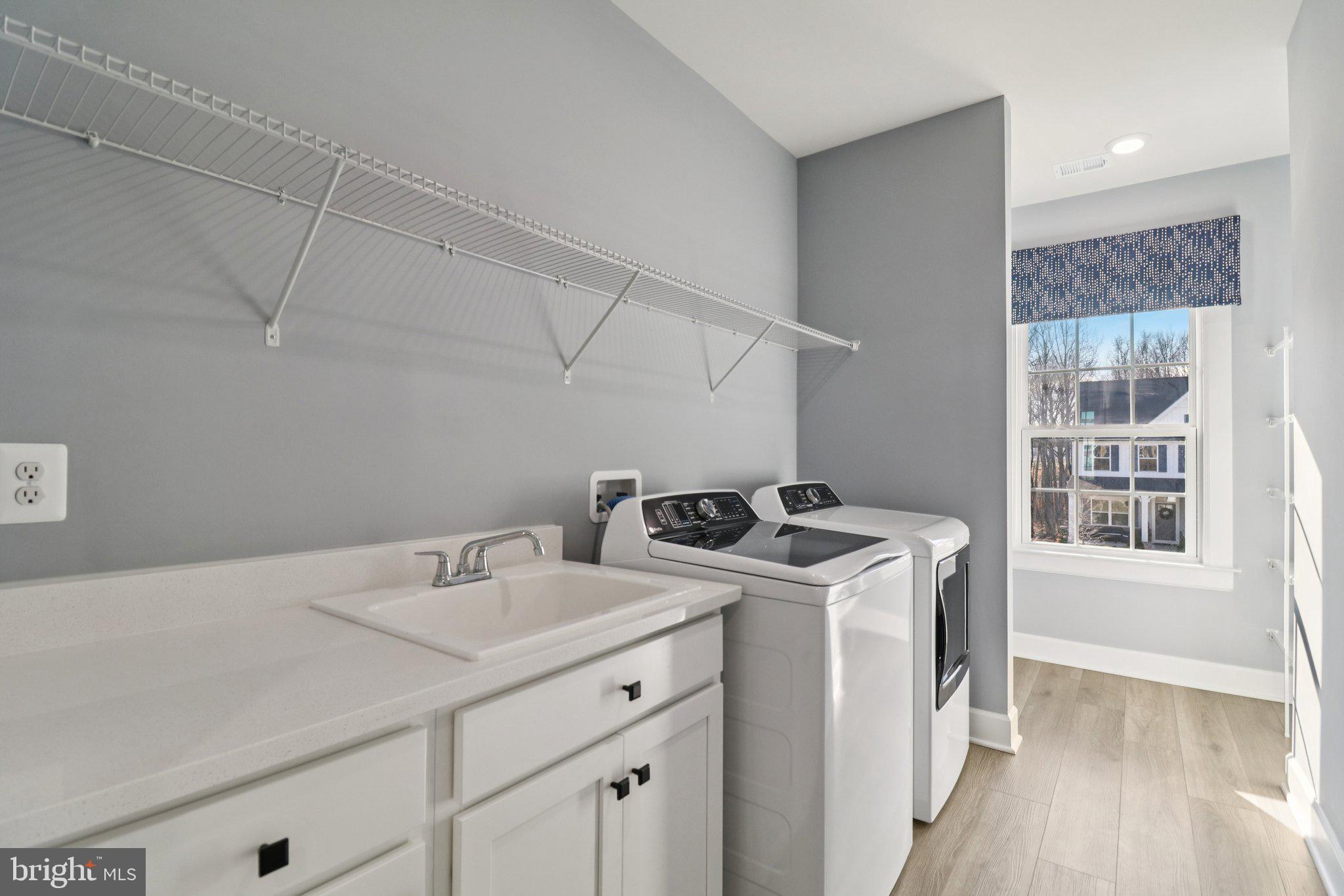 SOUTH LAKE - Residential