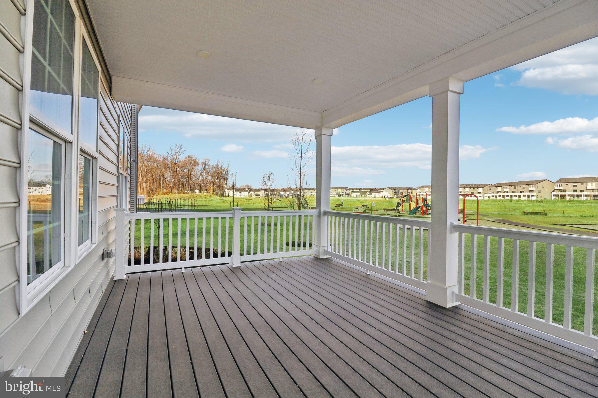 SOUTH LAKE - Residential