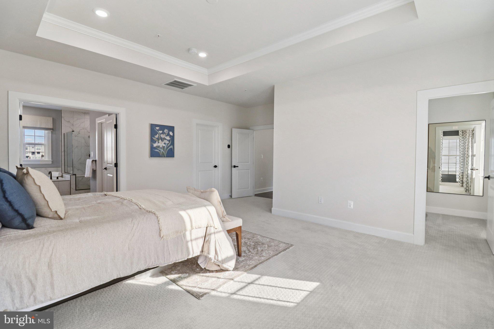 SOUTH LAKE - Residential