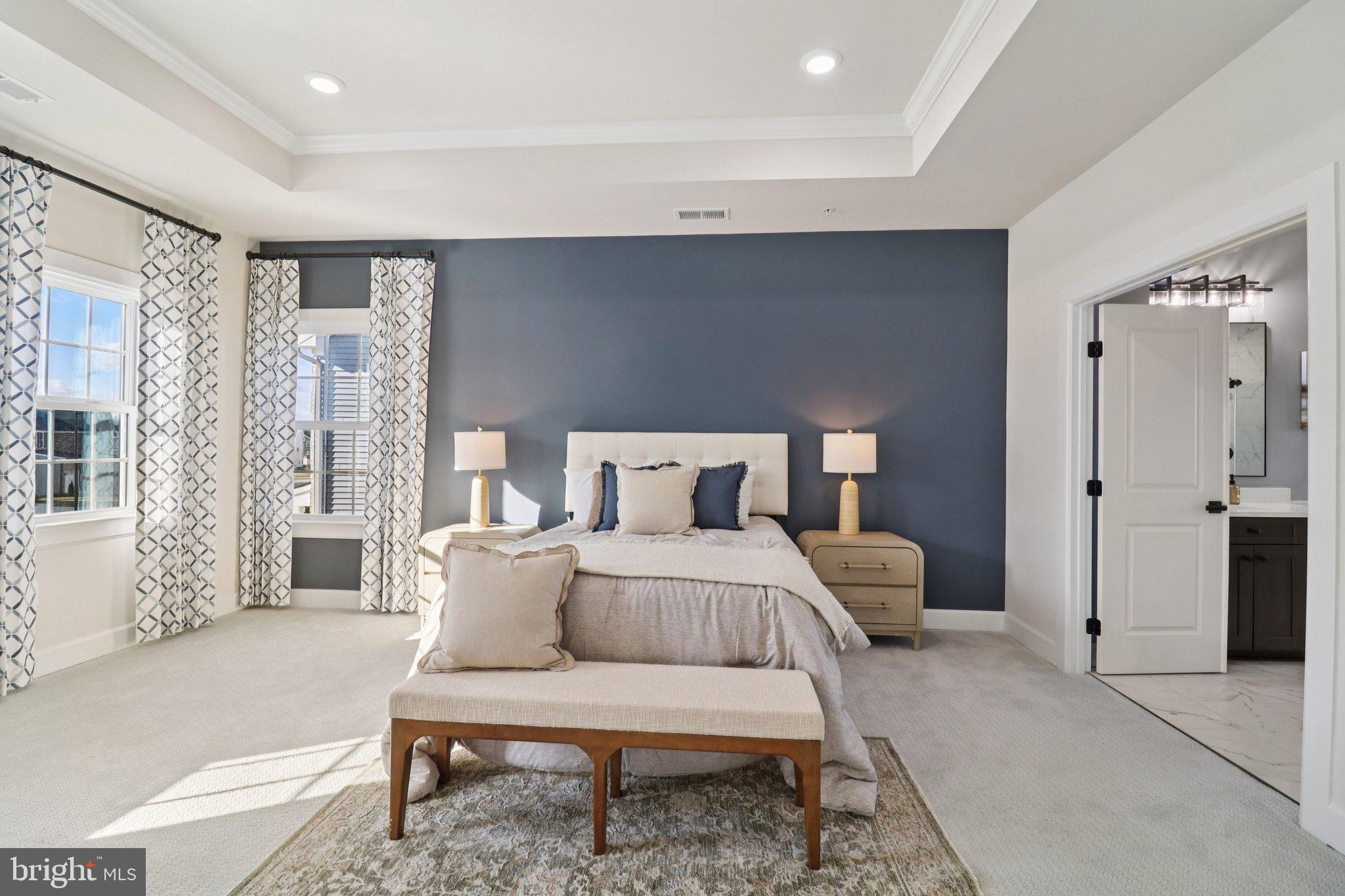 SOUTH LAKE - Residential