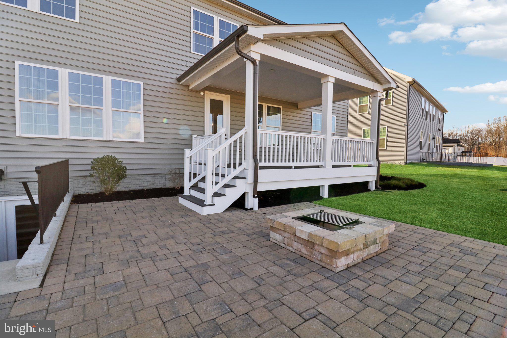 SOUTH LAKE - Residential