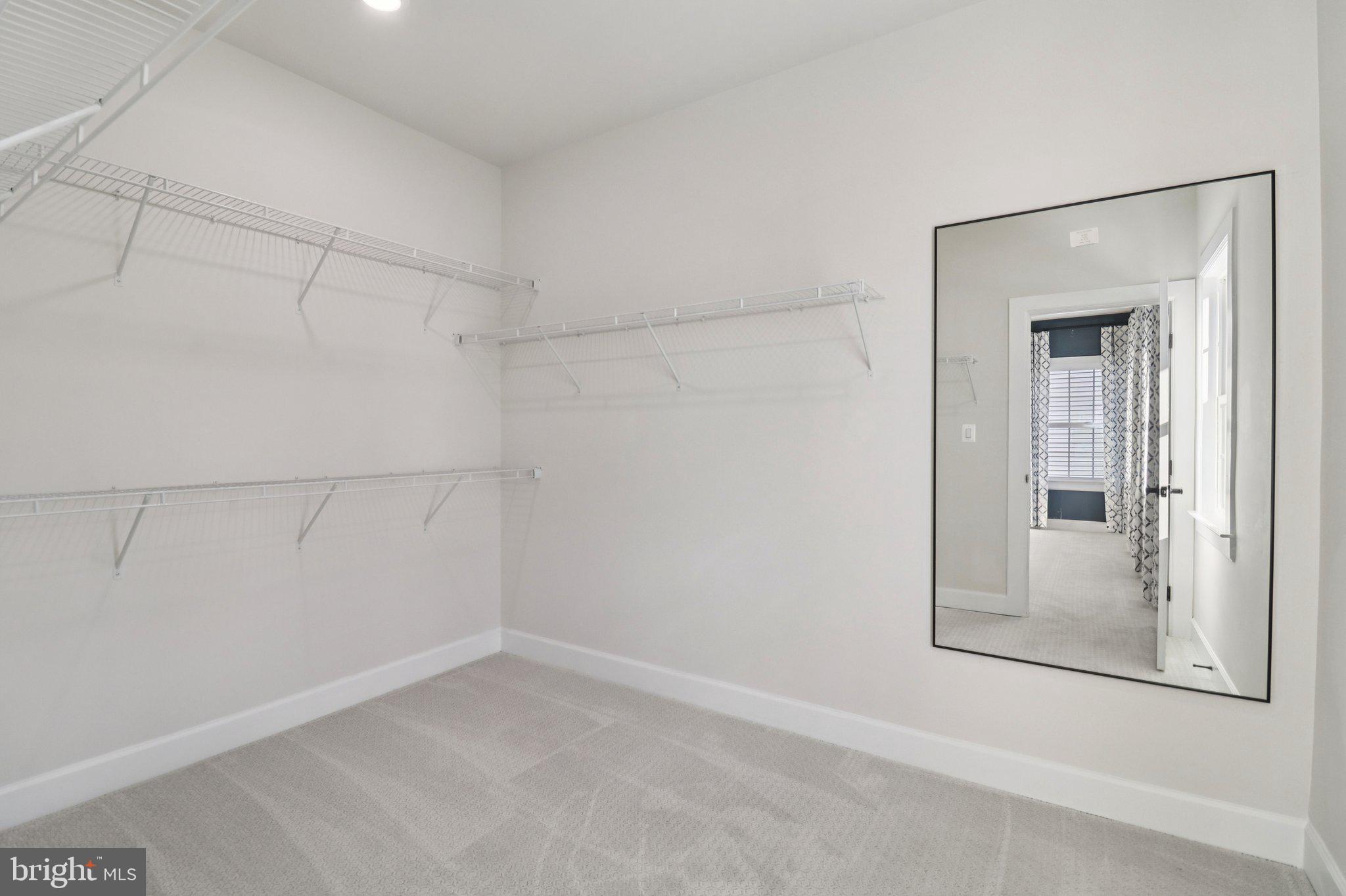 SOUTH LAKE - Residential