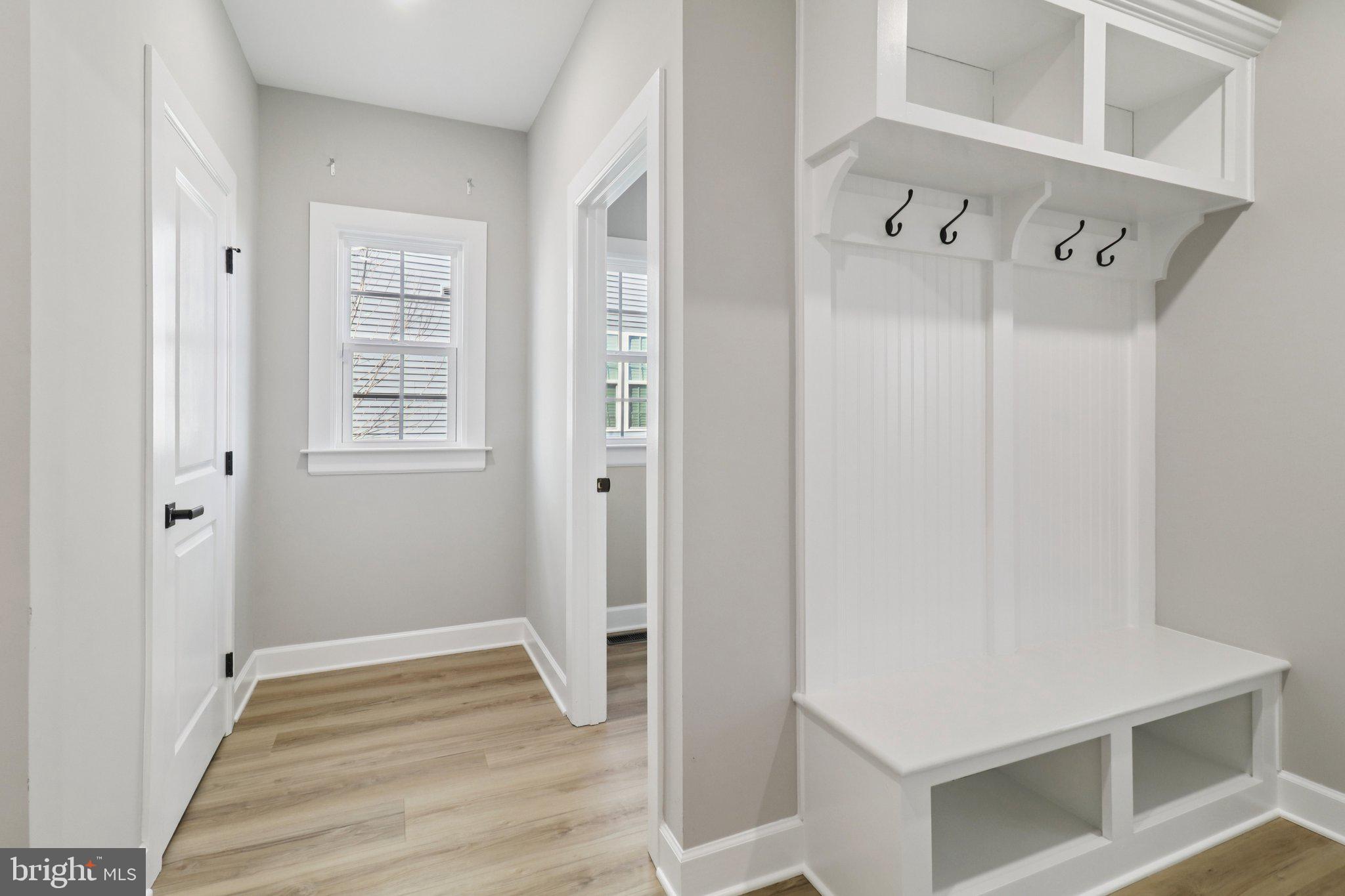 SOUTH LAKE - Residential