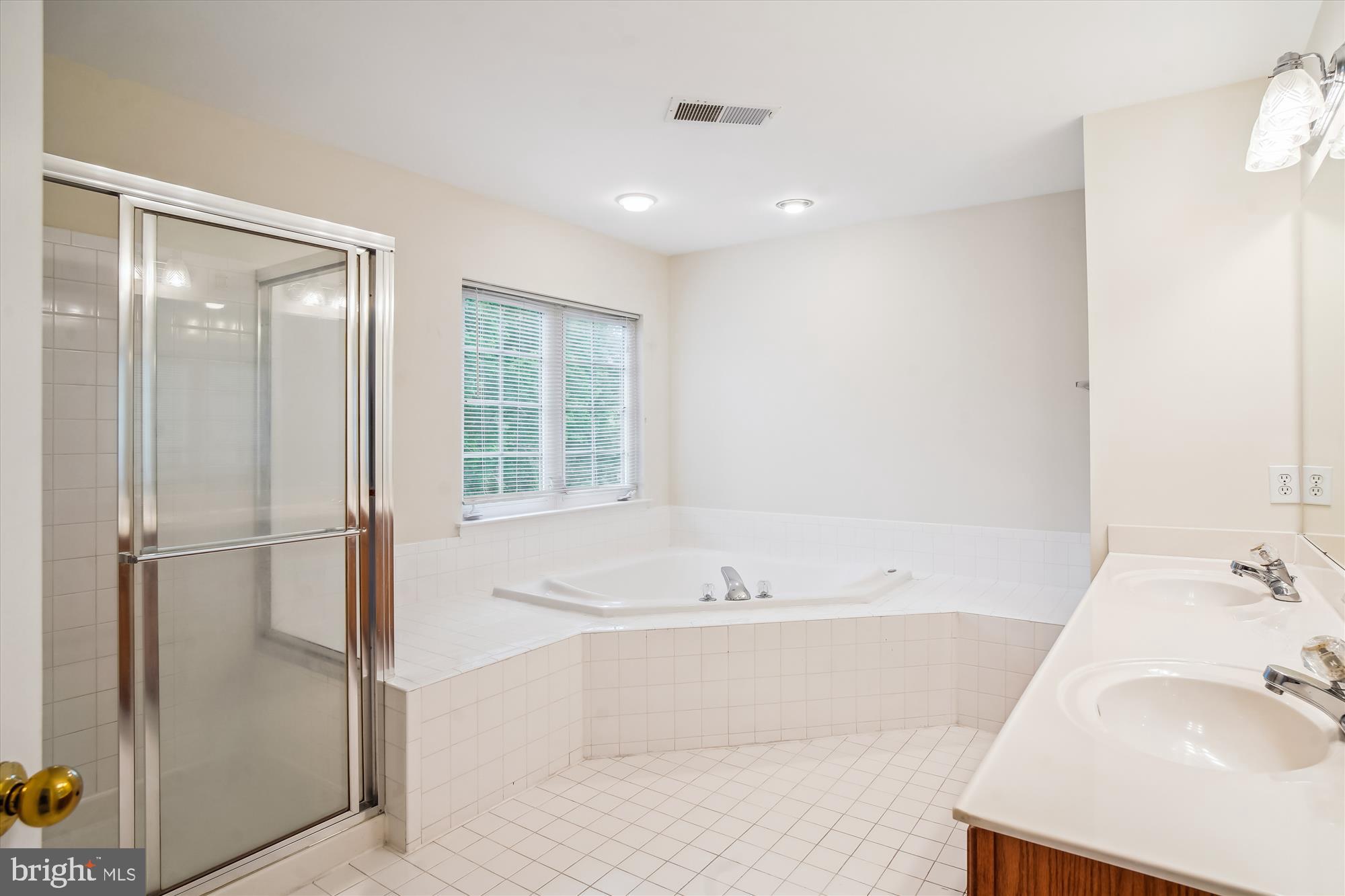 MILESTONE - Residential Lease