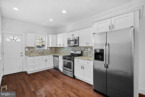 Townhouse For Rent - 863 E Thompson Street<br/> Philadelphia County, PHILADELPHIA, PA 19125