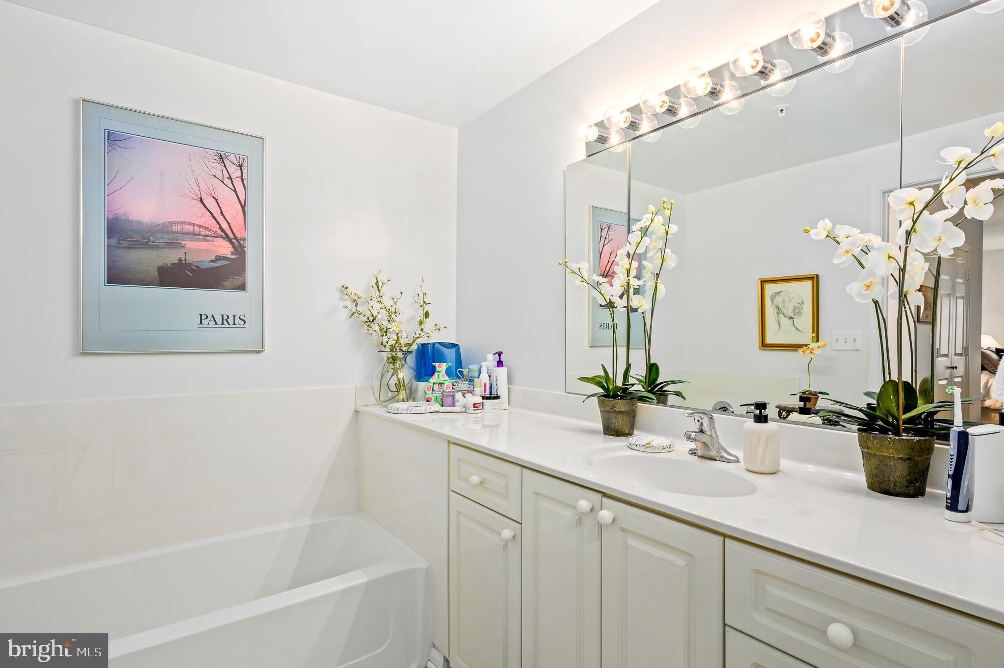 LANSDOWNE WOODS - Residential