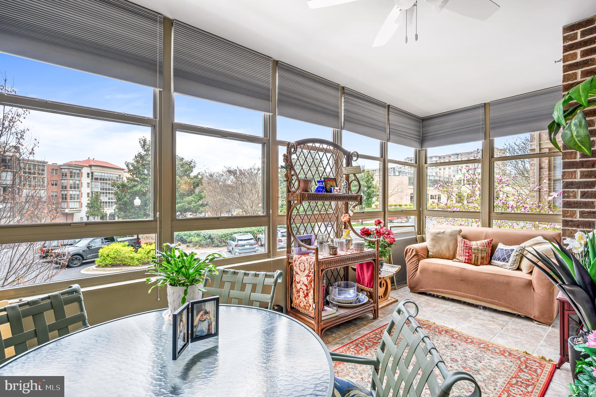 LANSDOWNE WOODS - Residential