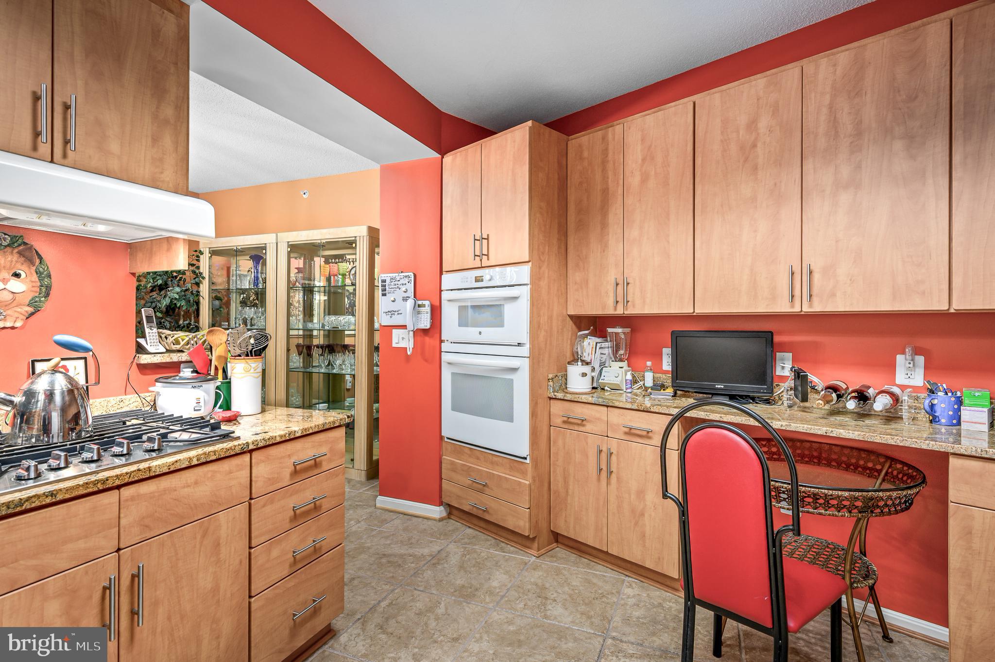 LANSDOWNE WOODS - Residential