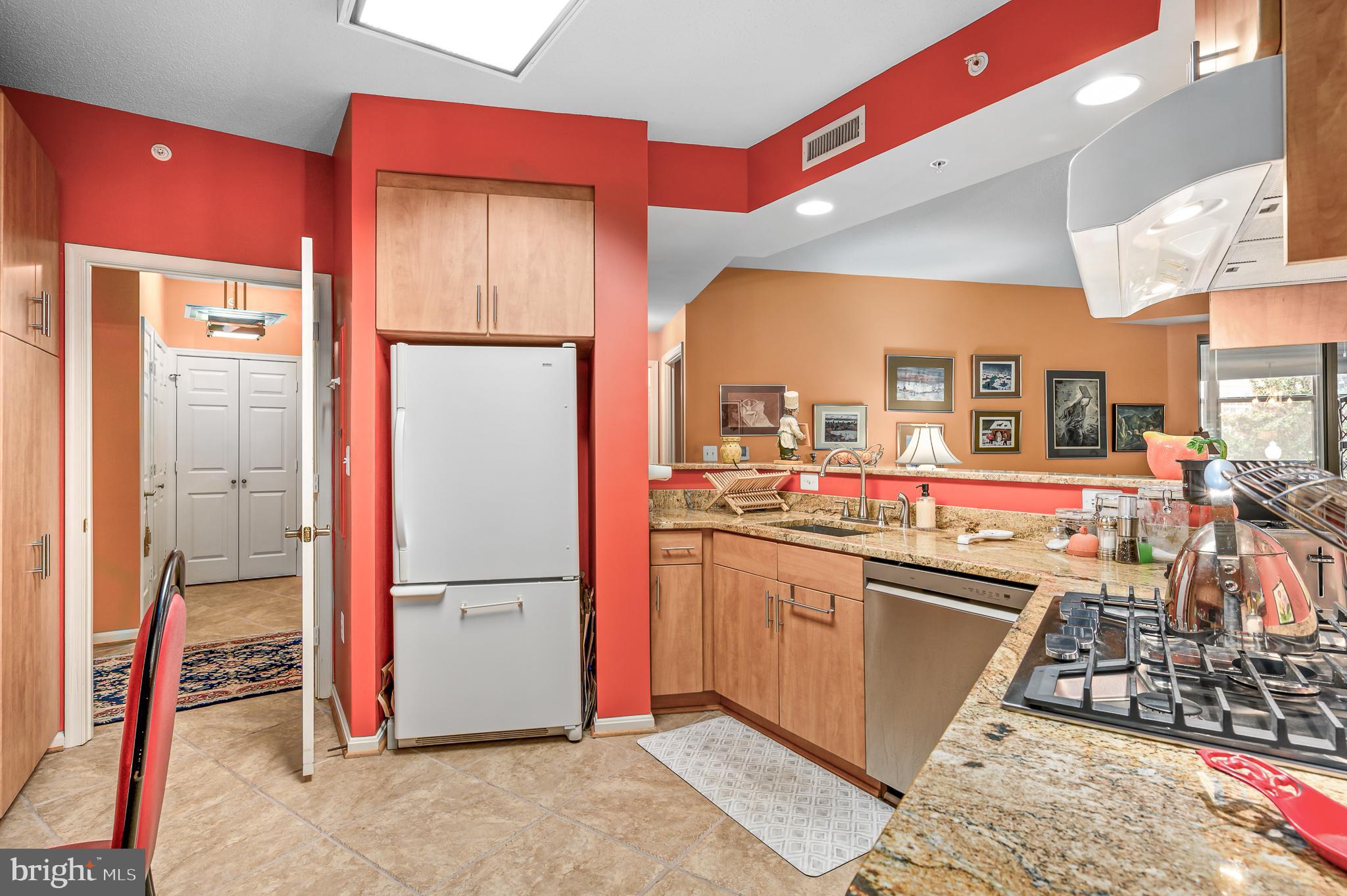 LANSDOWNE WOODS - Residential