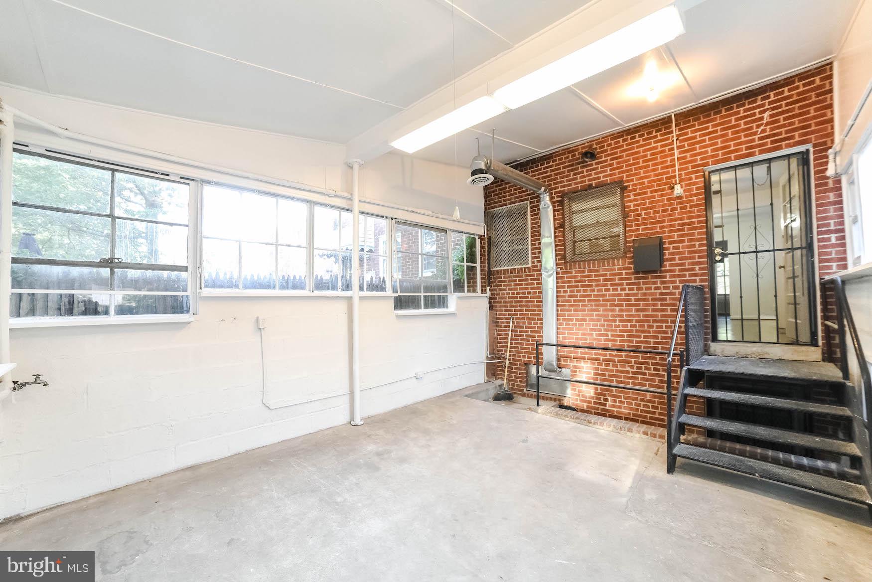 RIGGS MANOR - Residential