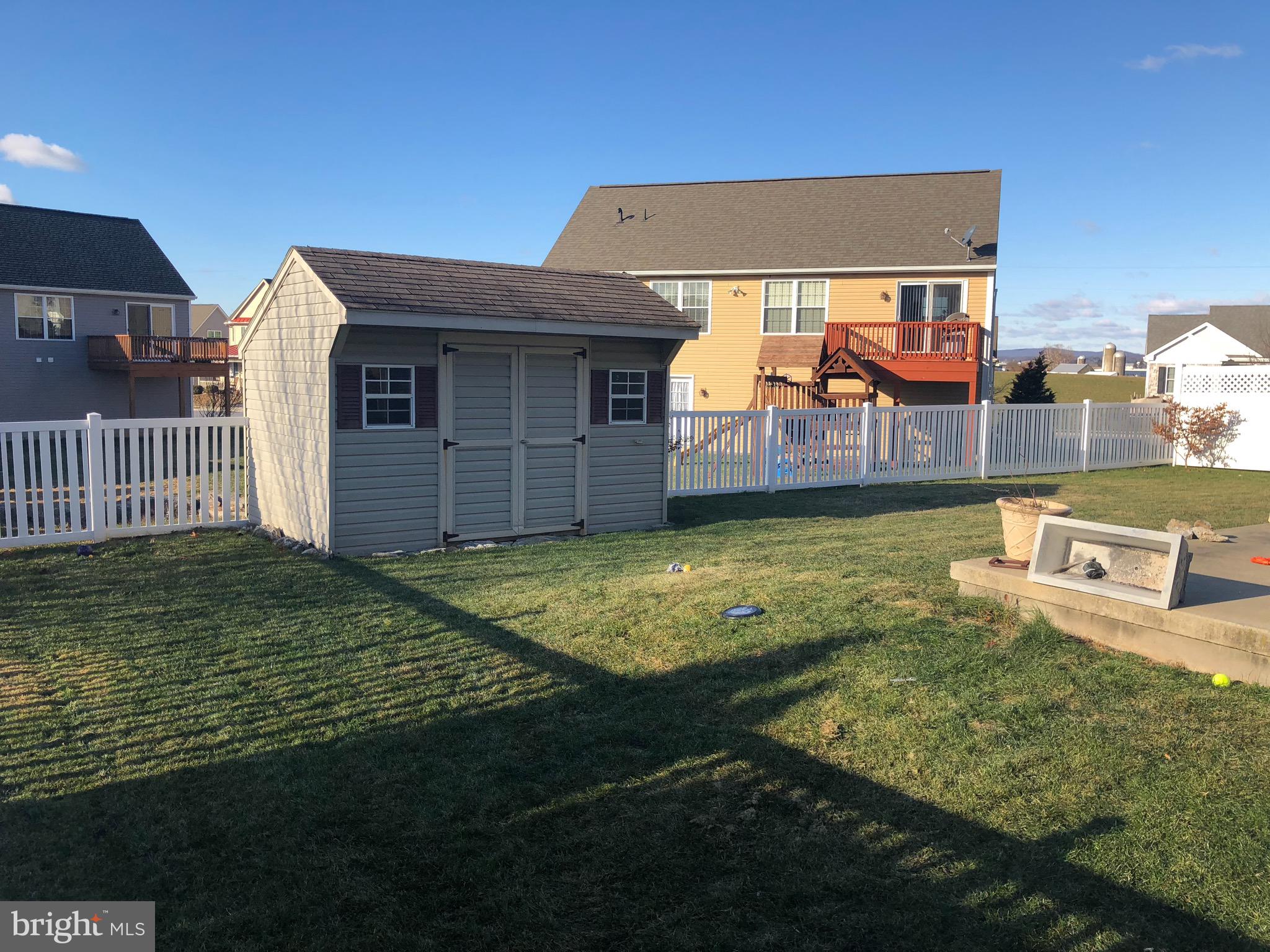 LINCOLNS MEADOW - Residential