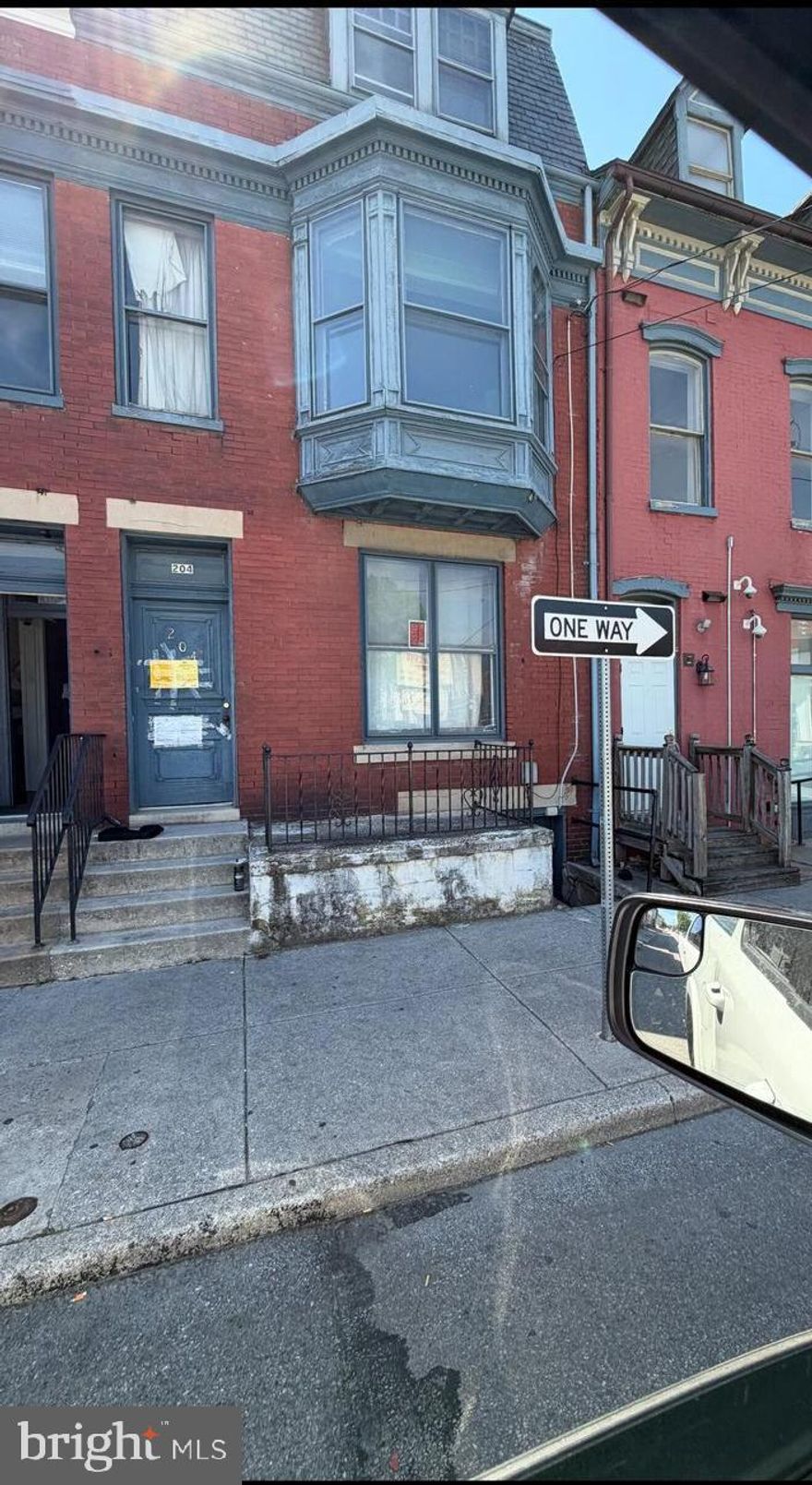 Investor Special! Great opportunity to bring this property back to life. Full rehab needed — ideal for
seasoned investors, flippers, or contractors looking for their next project. Property is being sold as-is.
Buyer responsible for all closing costs and both sides of transfer tax. Tons of potential with the right vision.
Don’t miss this value-add opportunity!
