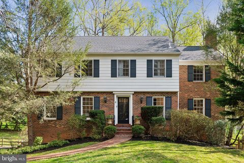 Photo of 9305 Kentsdale Drive, POTOMAC, MD 20854 (MLS # MDMC2167110)