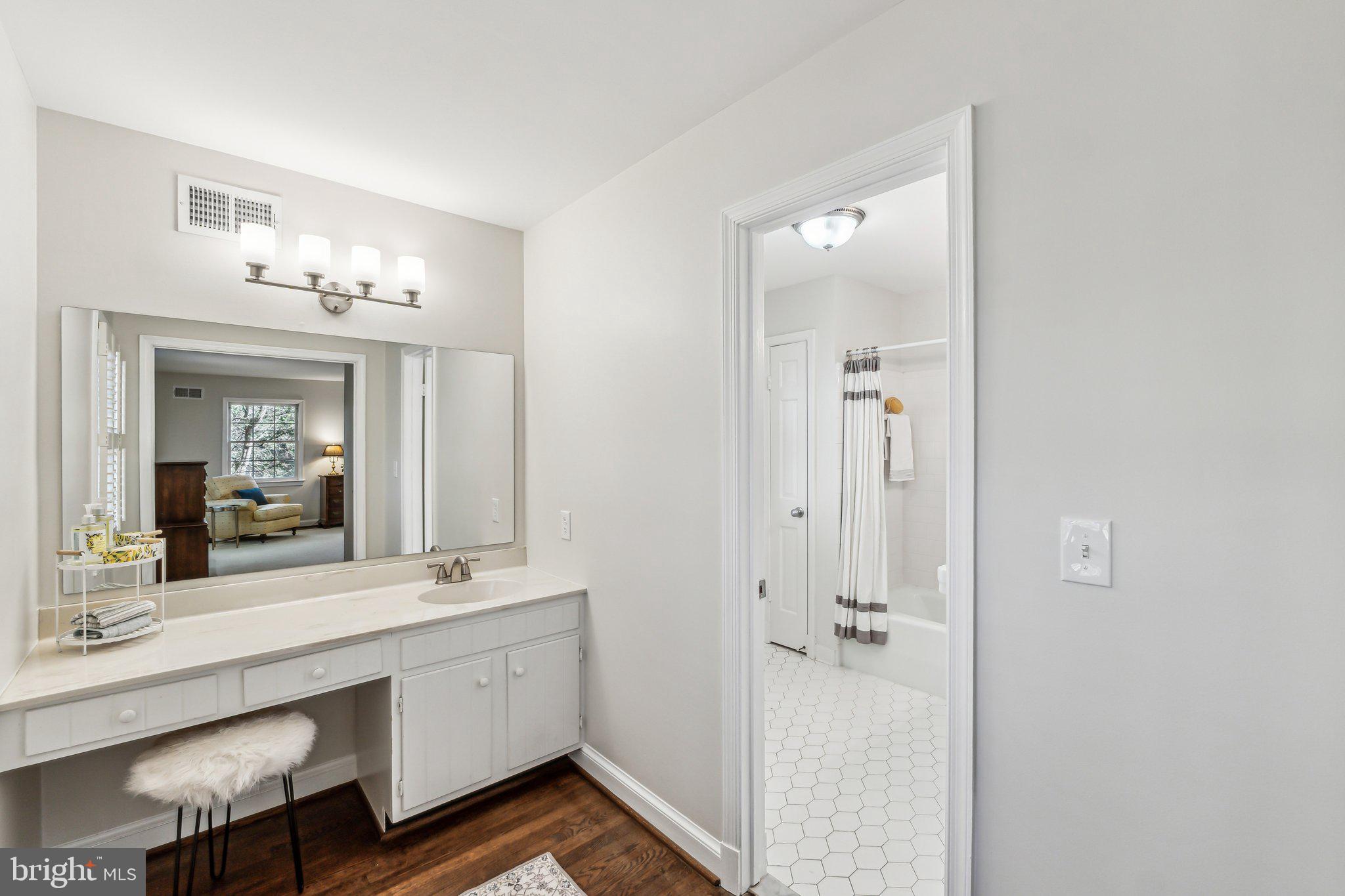 MCAULEY PARK - Residential