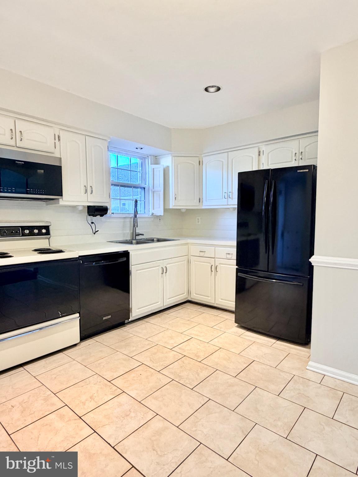 736 VILLAGE LANE