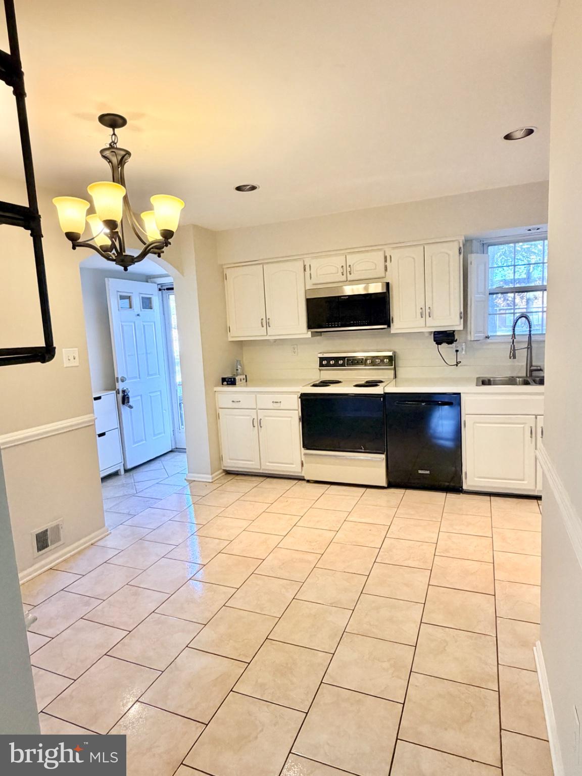736 VILLAGE LANE