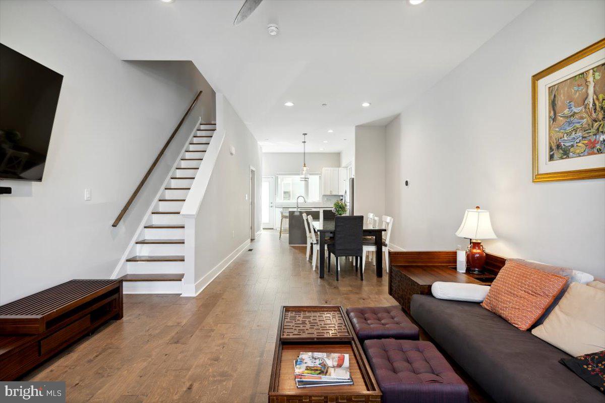 OLDE KENSINGTON - Residential Lease