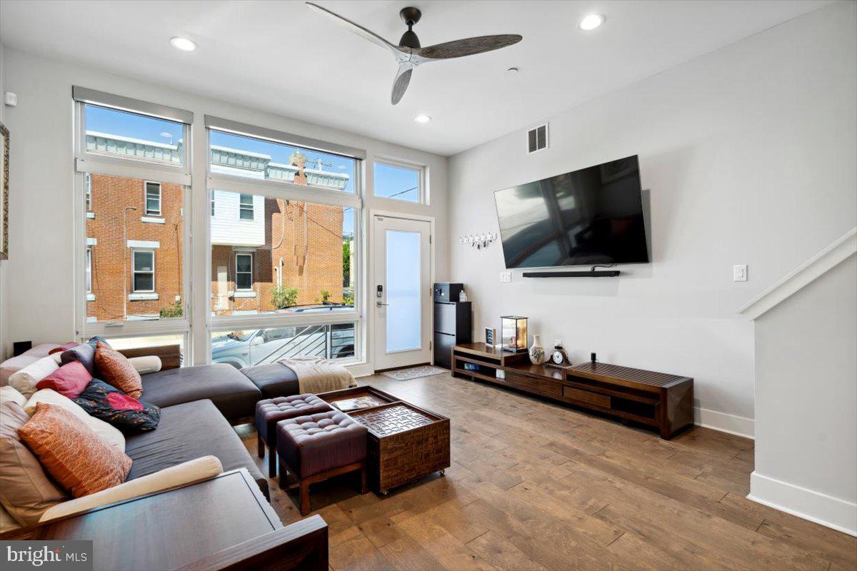 OLDE KENSINGTON - Residential Lease