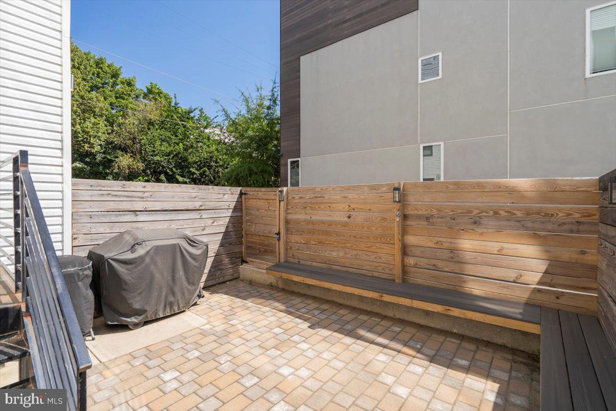 OLDE KENSINGTON - Residential Lease