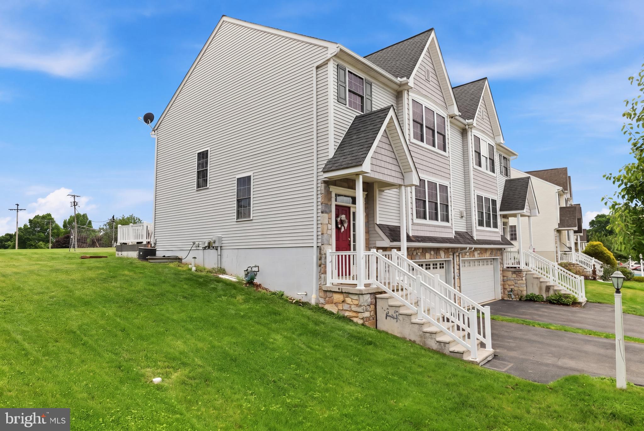 560 NANTUCKET DRIVE
