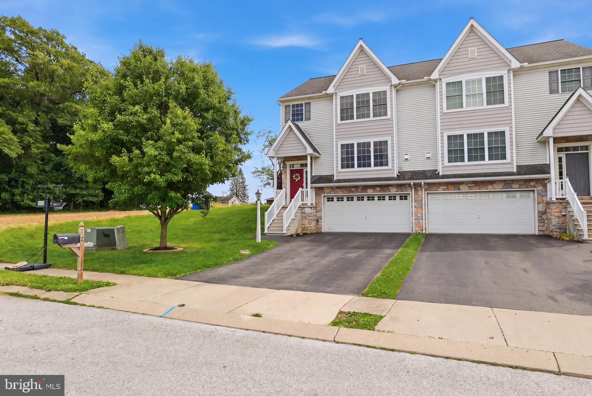 560 NANTUCKET DRIVE