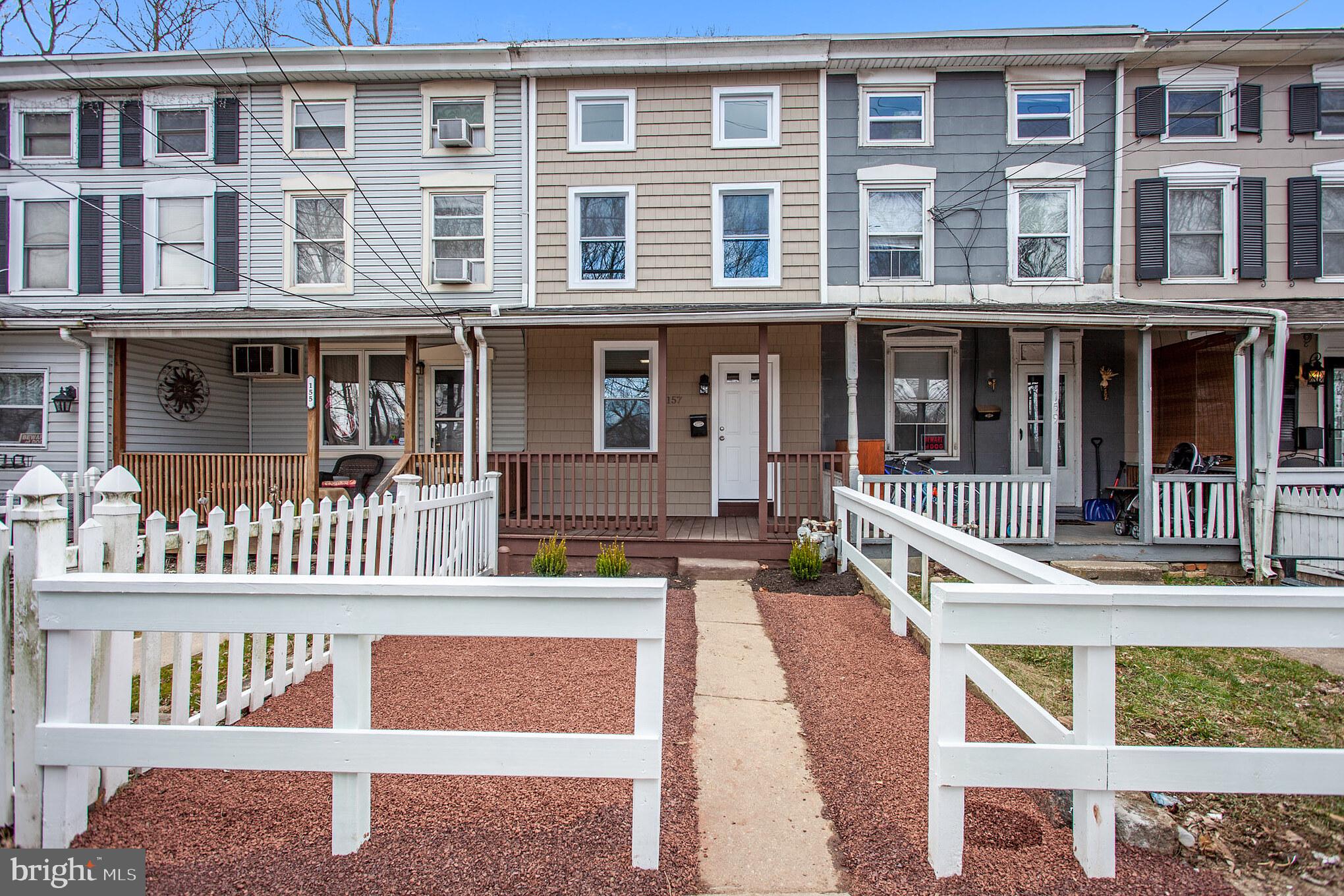 Off street parking! Available May 1st! Absolutely stunning 4-bedroom, 1-bathroom home with parking located in Conshohocken. The entire house was renovated from top to bottom in 2021, boasting a brand new kitchen, bathroom, hardwood-look vinyl flooring, and crisp paint throughout, central air and more. This location is great for individuals who do not want to fight traffic getting over the bridge. There is parking in the back.  In the back, the owner added a platform with steps leading to a brand new deck, perfect for outdoor entertaining!  River rock was added in the front and the back for low maintenance and esthetics.  Public transportation nearby and easy access to all major highways.  Photos are from  2021 when freshly remodeled. If you're looking for a home in walking distance to your favorite Conshy spots, this is the place for you!  Contact me today to schedule your private tour. Agent is the owner.