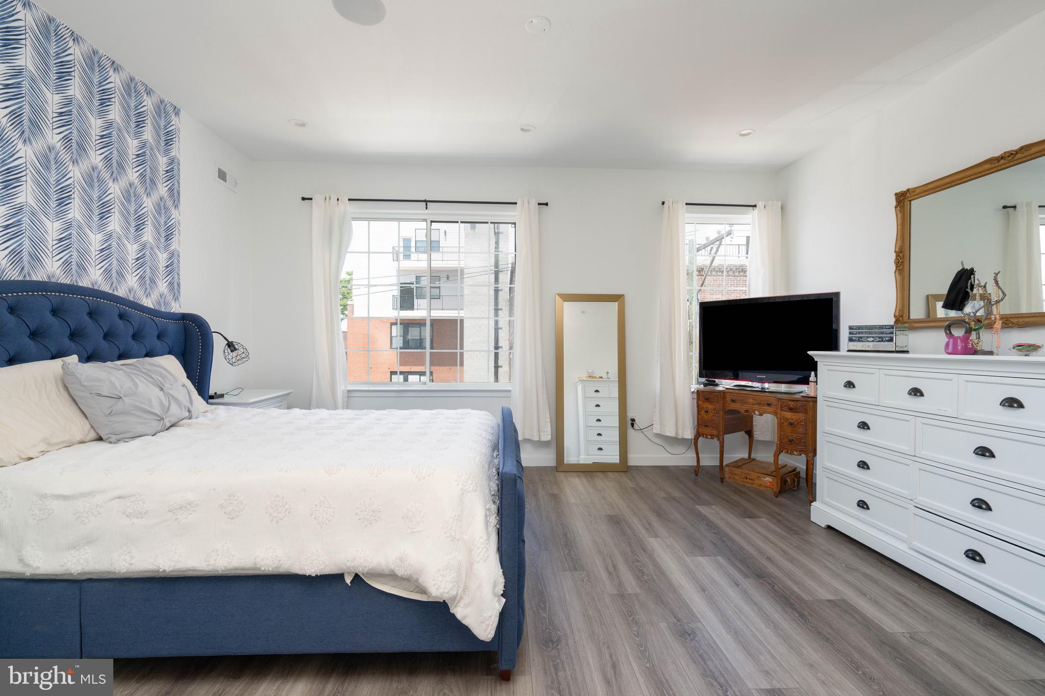 PORT RICHMOND - Residential Lease