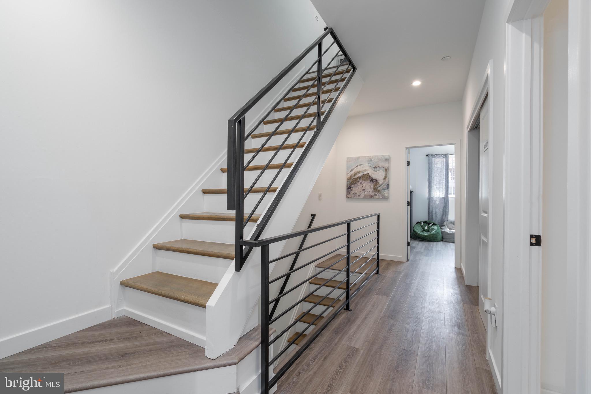 PORT RICHMOND - Residential Lease