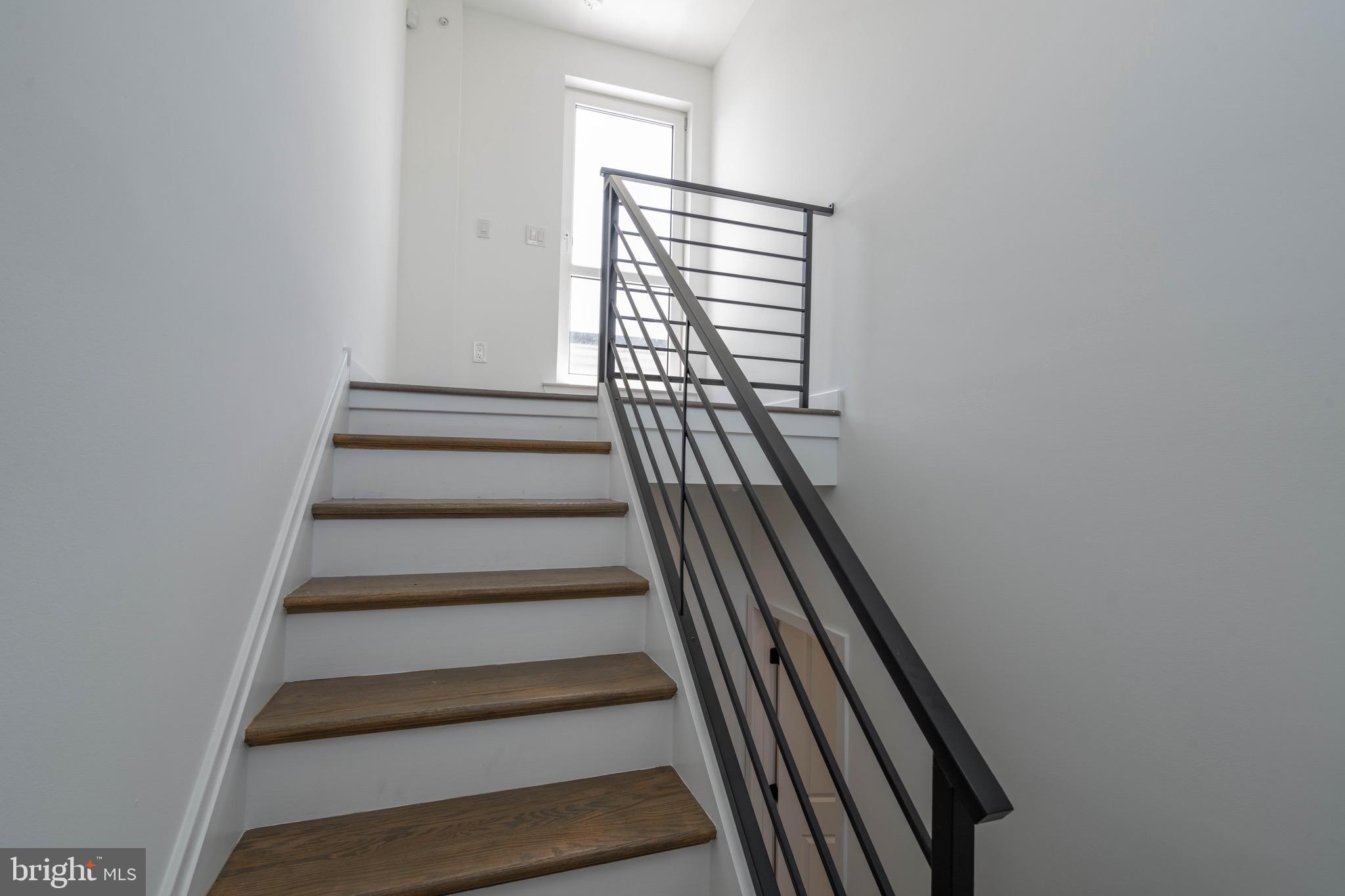 PORT RICHMOND - Residential Lease