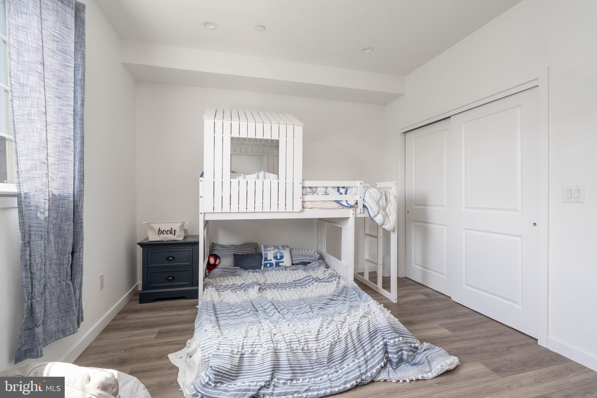 PORT RICHMOND - Residential Lease